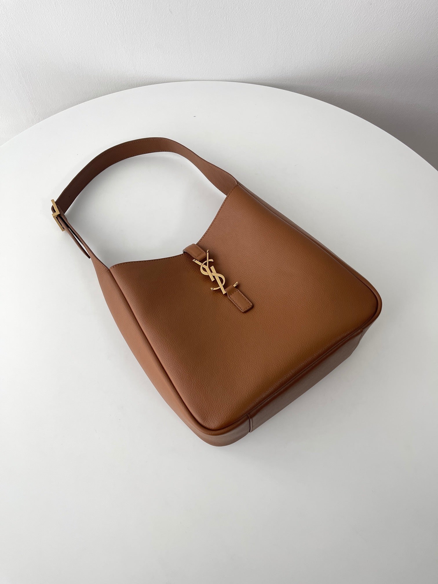 생로랑 LE 5À7 호보 스몰