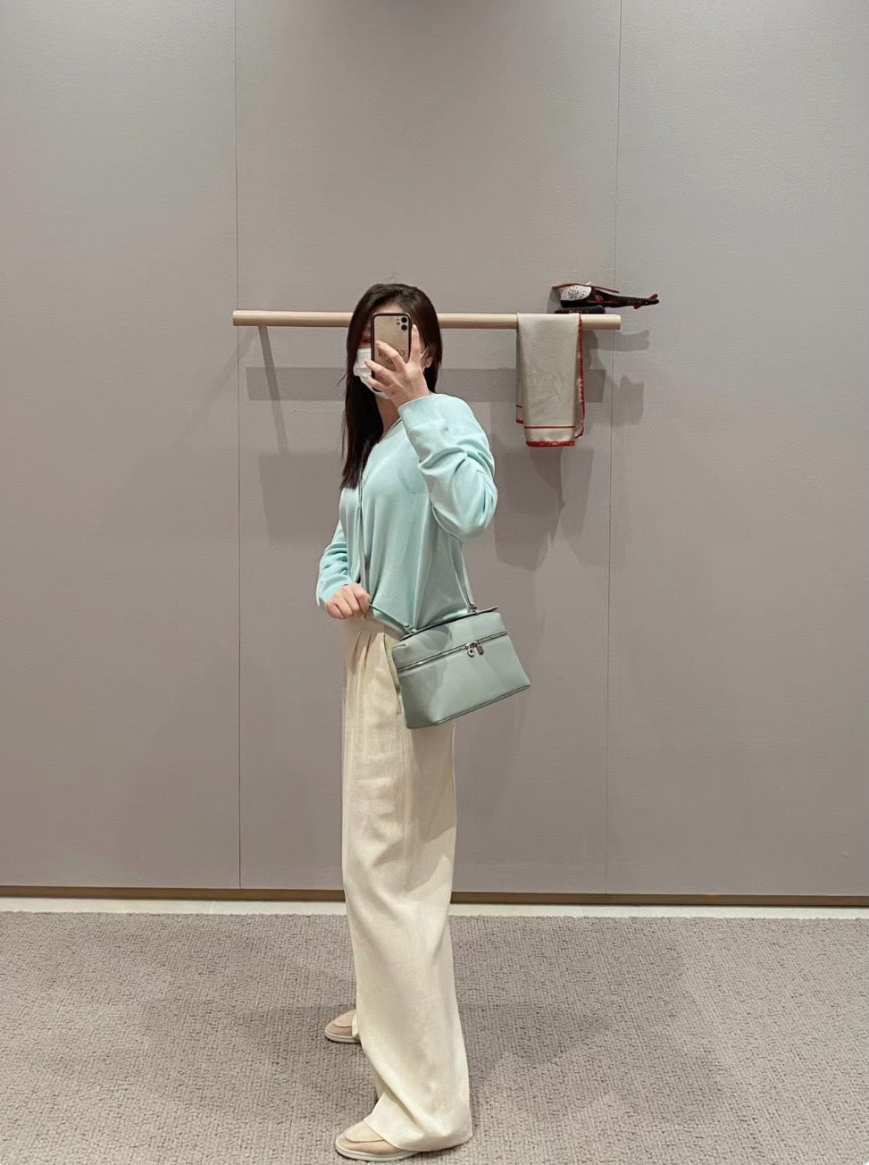 로로피아나 엑스트라백 L27 그레인드 카프스킨