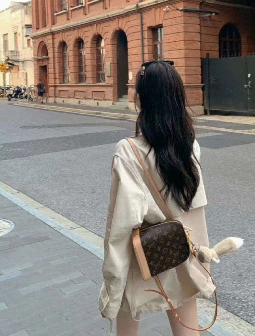 루이비통 알마 백팩