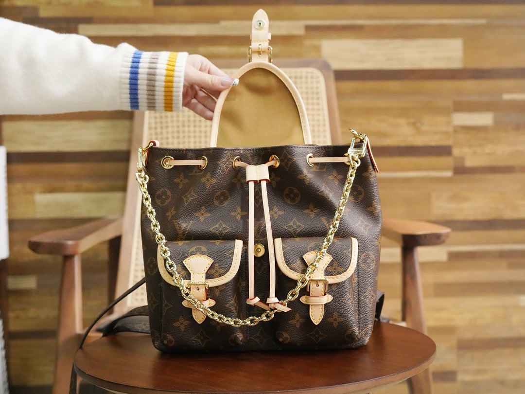 루이비통 익스커션 백팩 PM