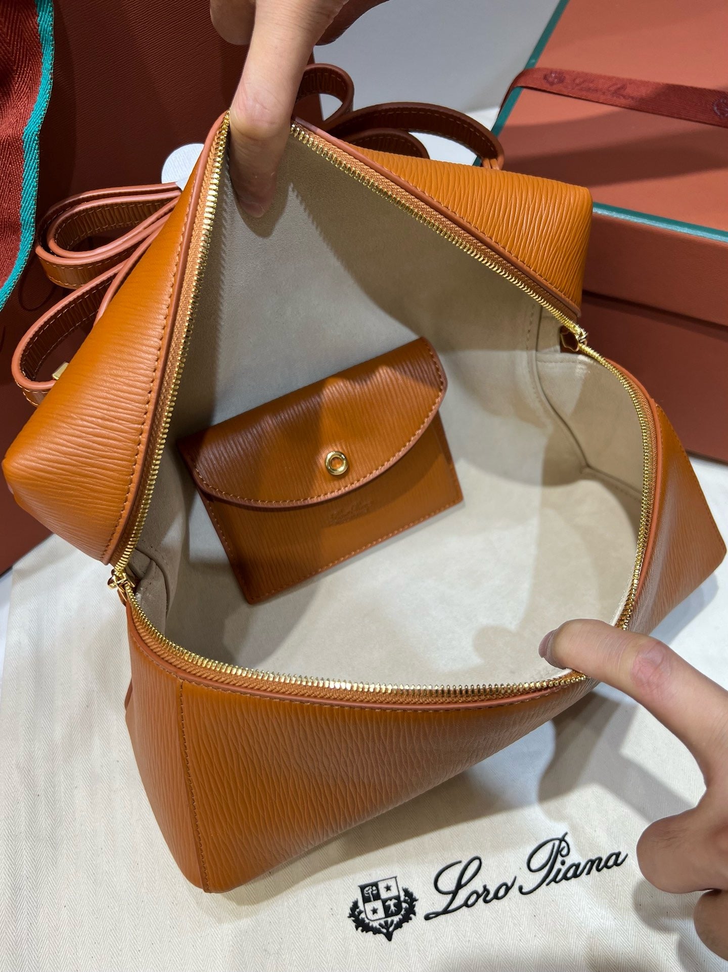 로로피아나 엑스트라백 L27 에비에이션 그레인