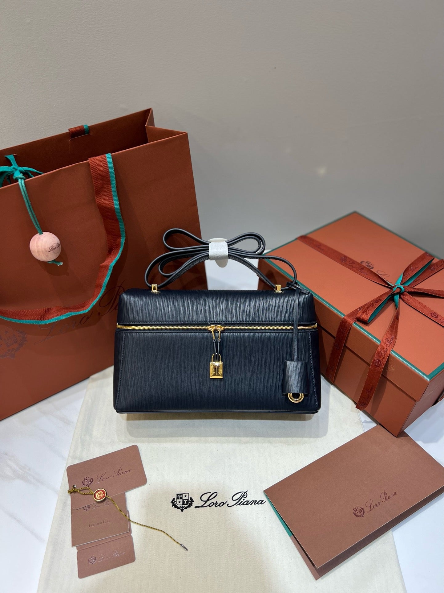 로로피아나 엑스트라백 L27 에비에이션 그레인