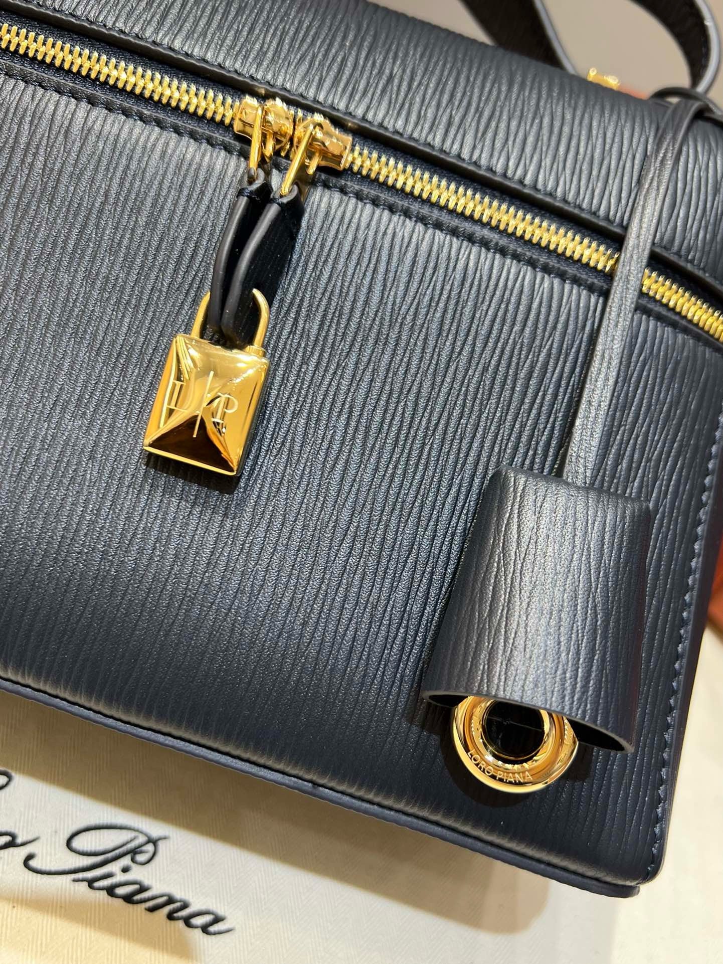 로로피아나 엑스트라백 L27 에비에이션 그레인