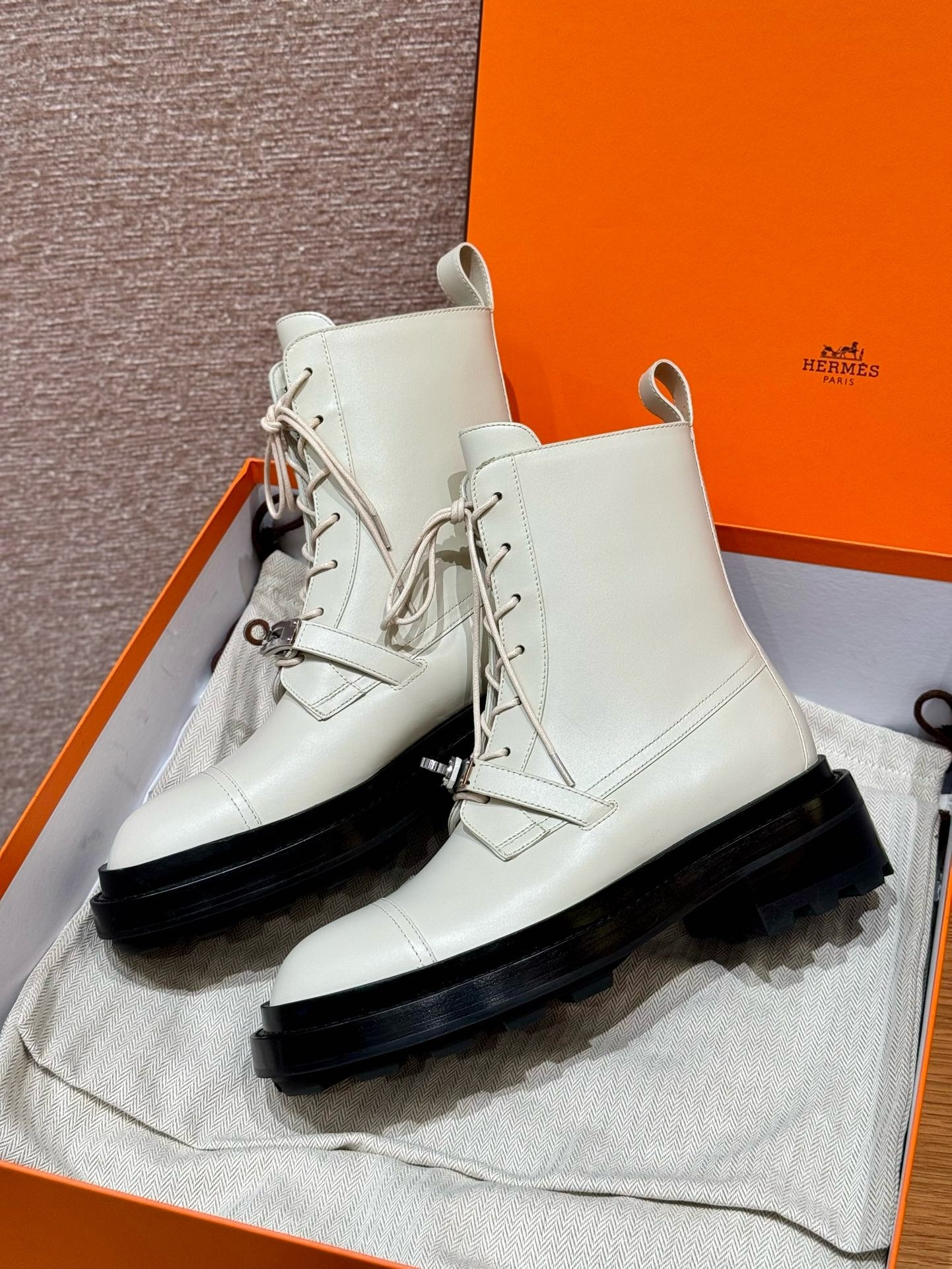 에르메스 First 퍼스트 로퍼