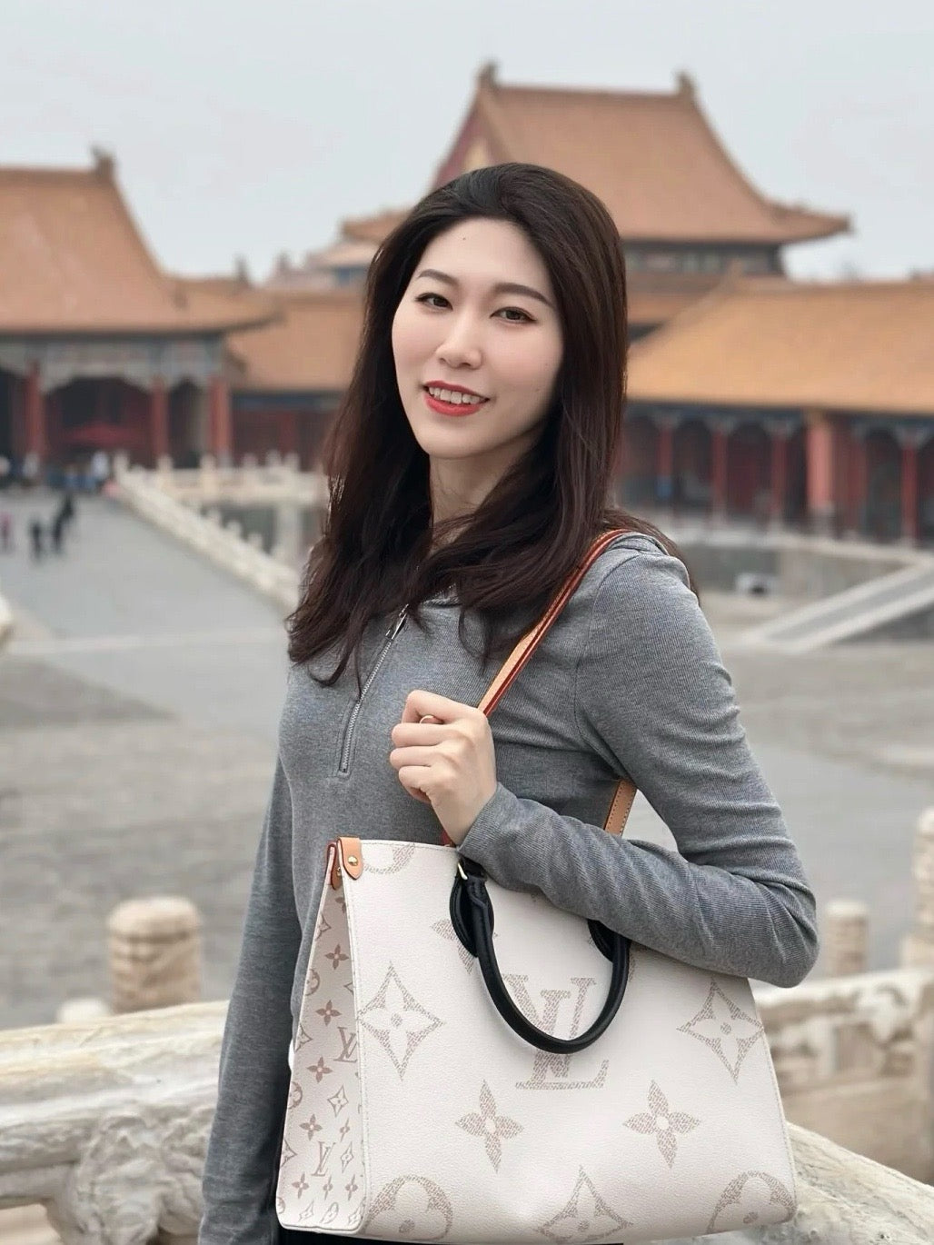 루이비통 온더고 토트백 MM 듄