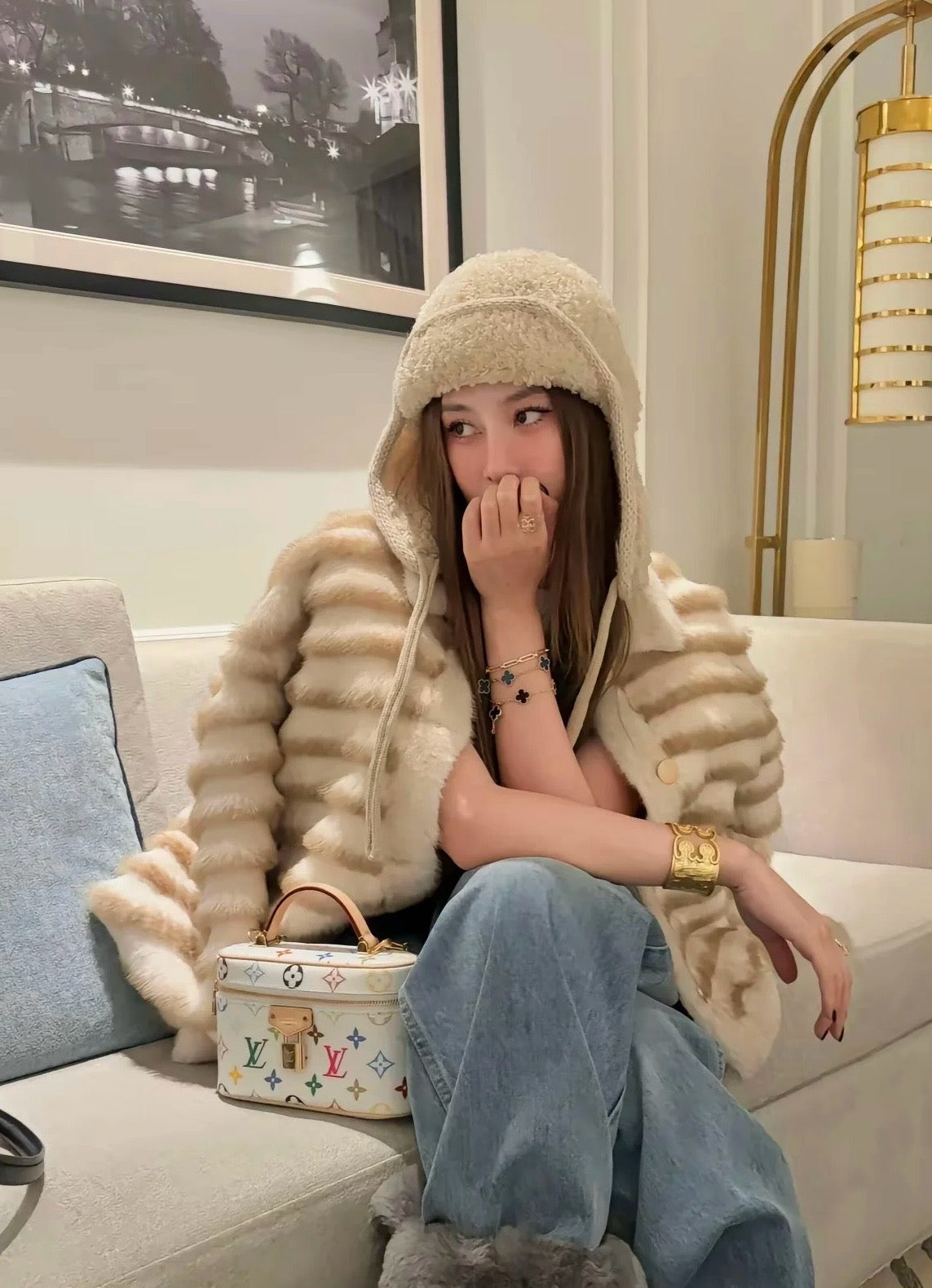 루이비통 무라카미 베니티 체인 파우치