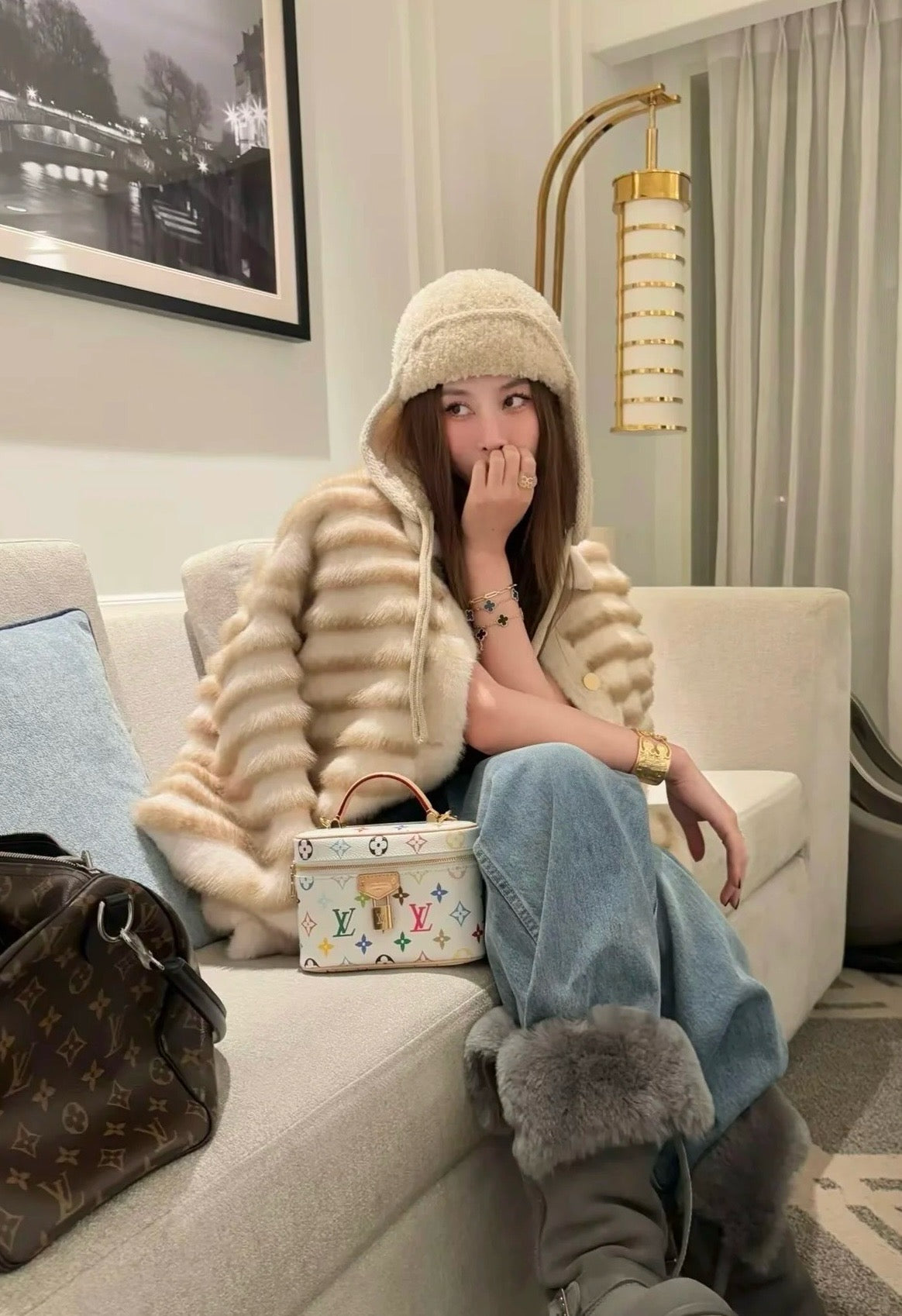 루이비통 무라카미 베니티 체인 파우치