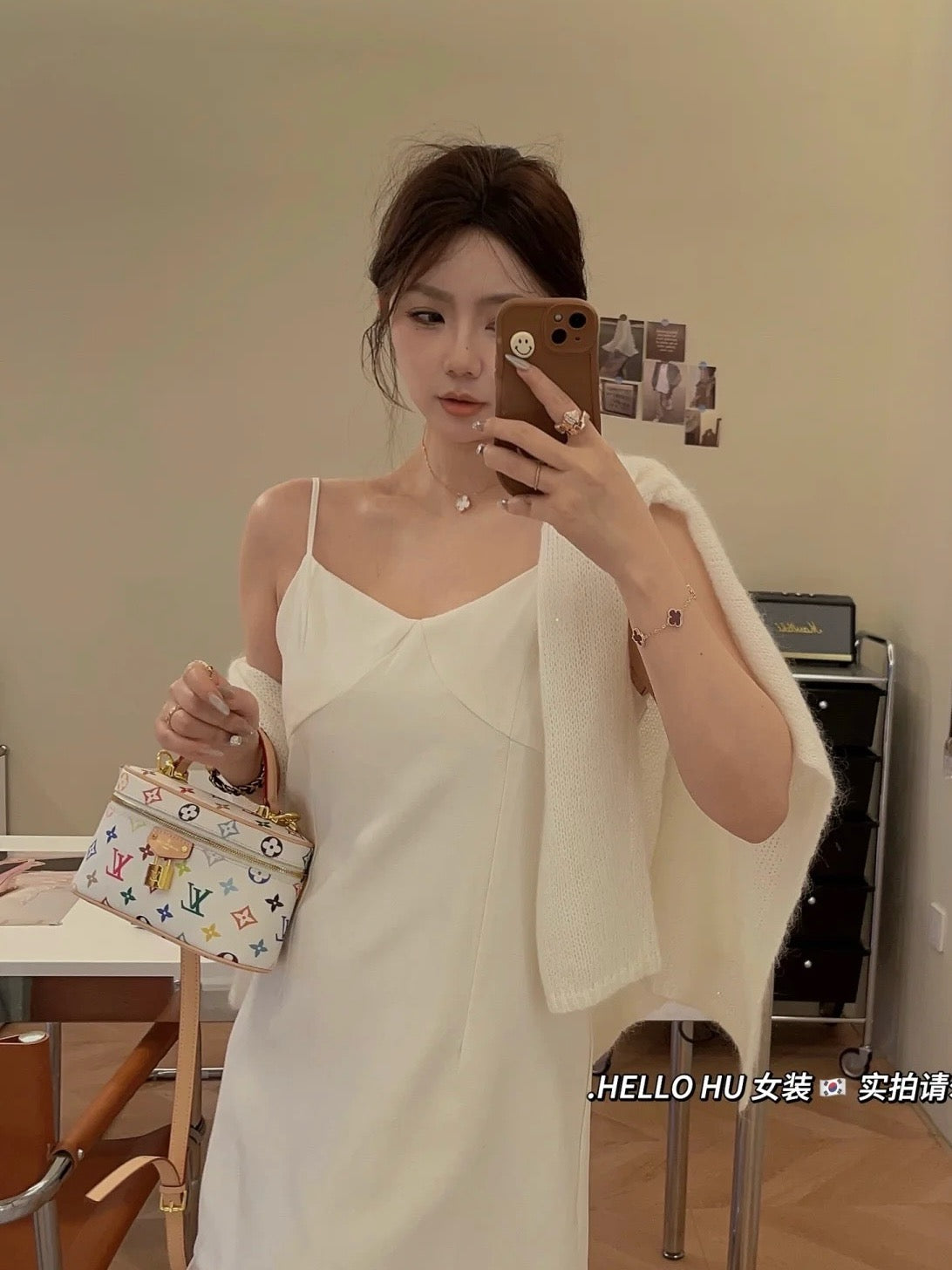 루이비통 무라카미 베니티 체인 파우치