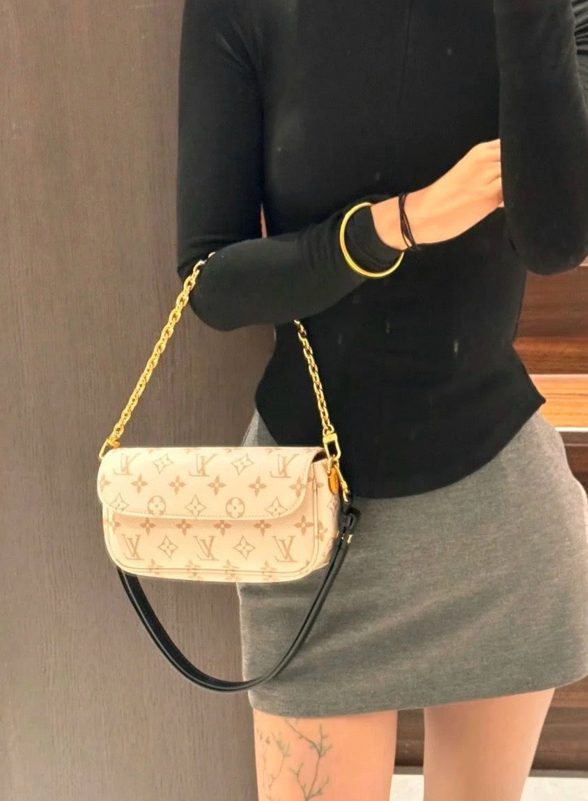 루이비통 월릿 온 체인 아이비 듄