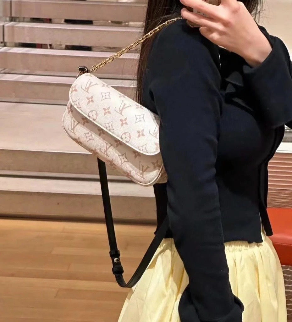 루이비통 월릿 온 체인 아이비 듄