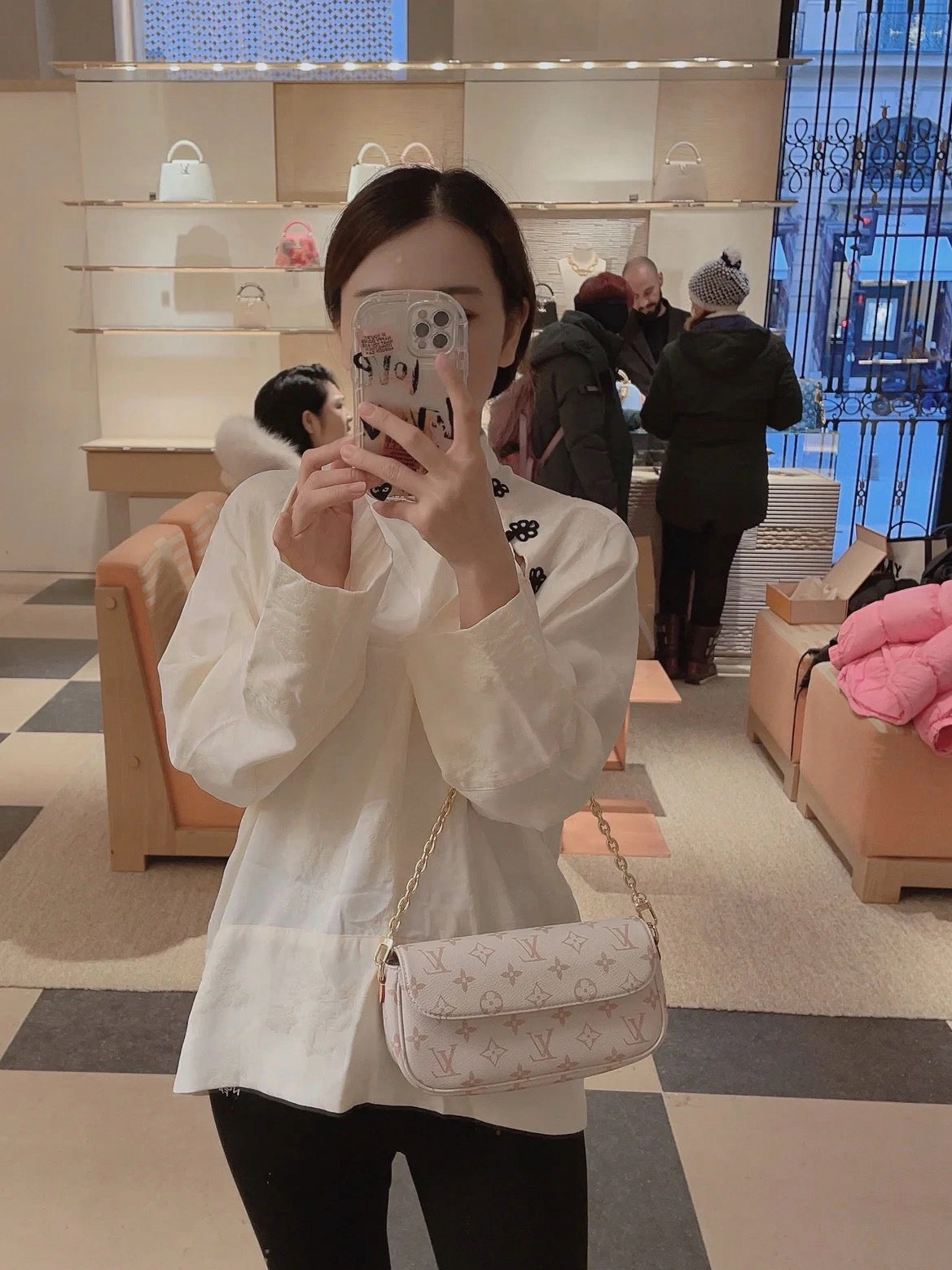 루이비통 월릿 온 체인 아이비 듄
