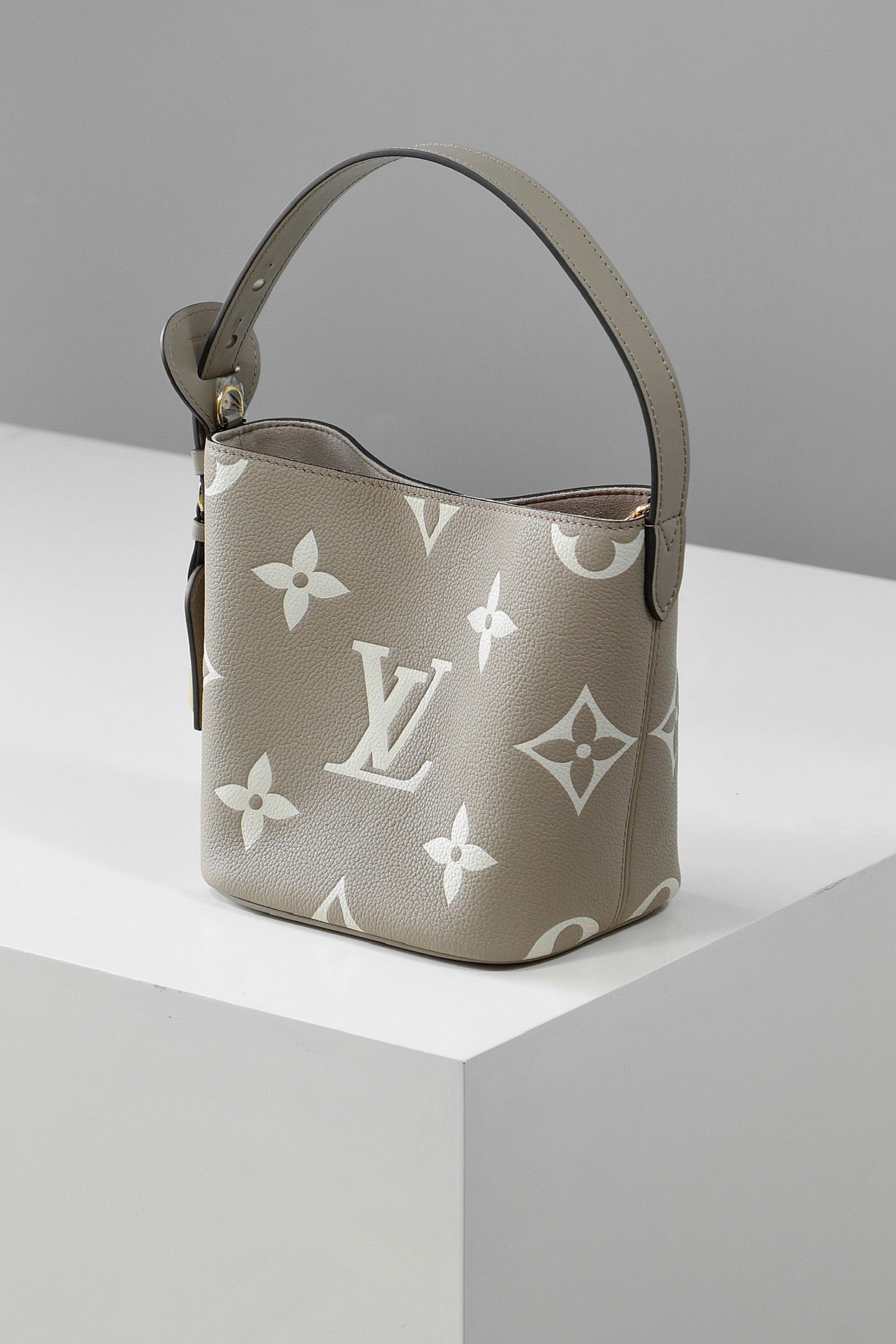 루이비통 앙프렝뜨 바이컬러 올 인 BB