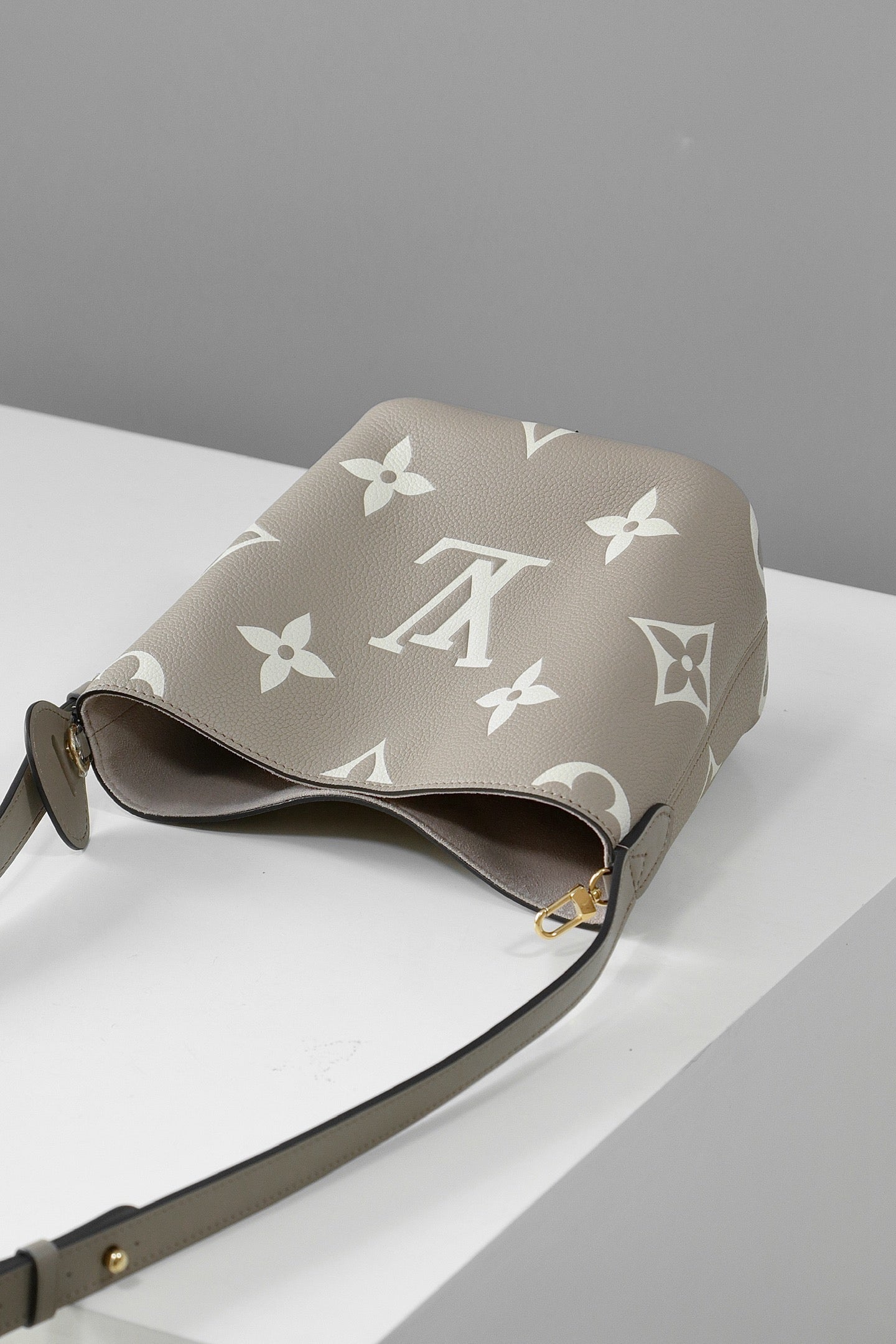 루이비통 앙프렝뜨 바이컬러 올 인 BB