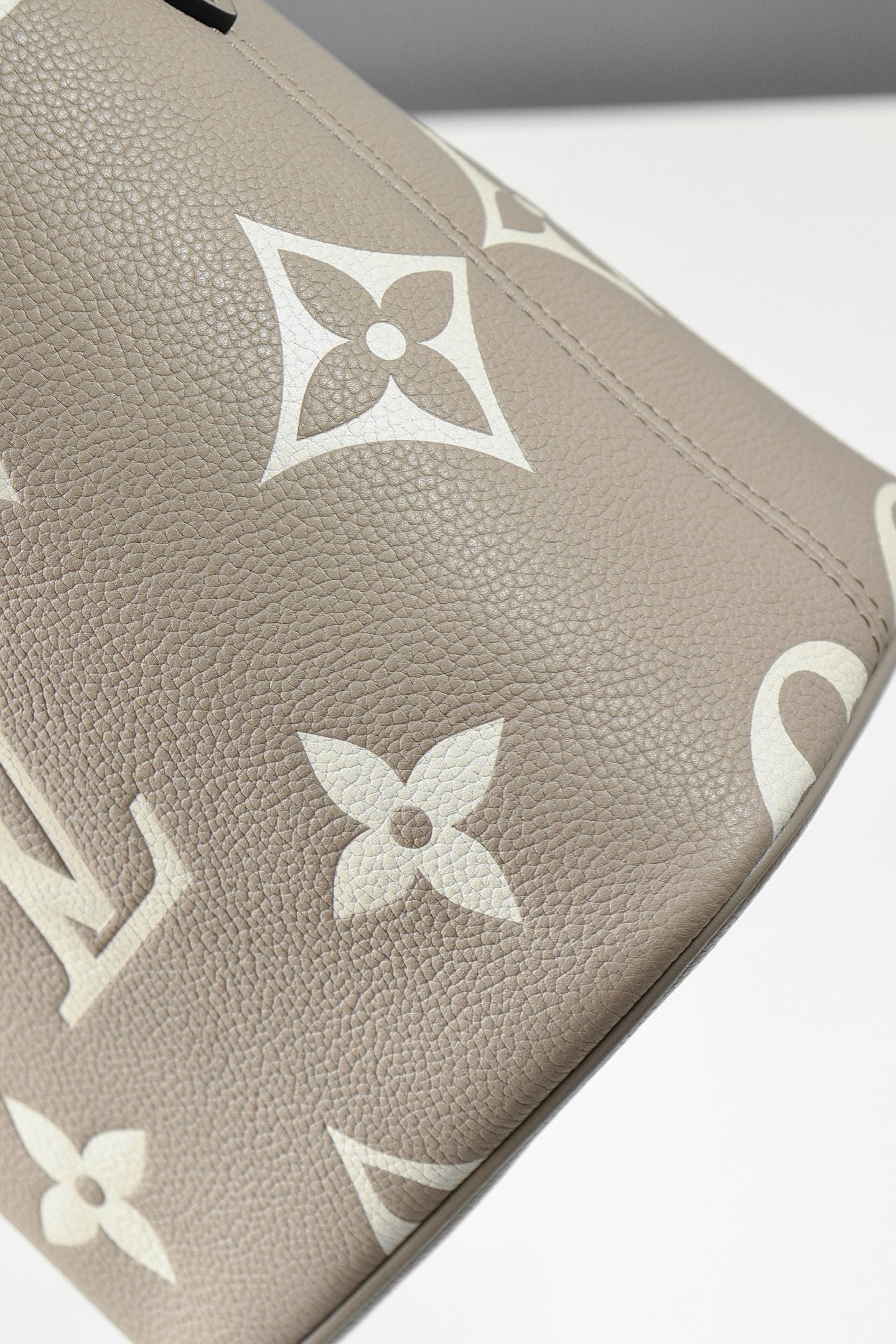 루이비통 앙프렝뜨 바이컬러 올 인 BB