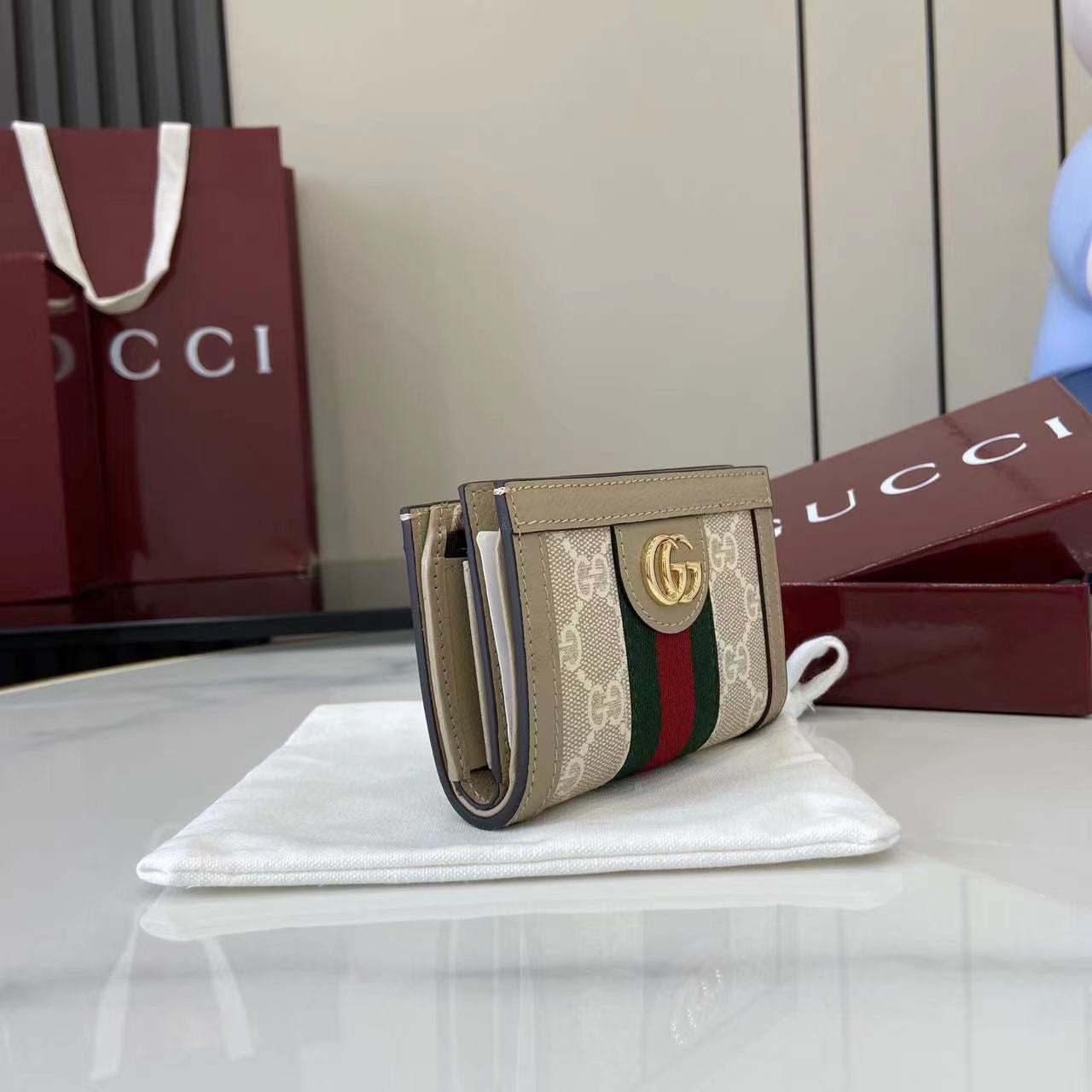 구찌 오피디아 스몰 사이즈 지갑