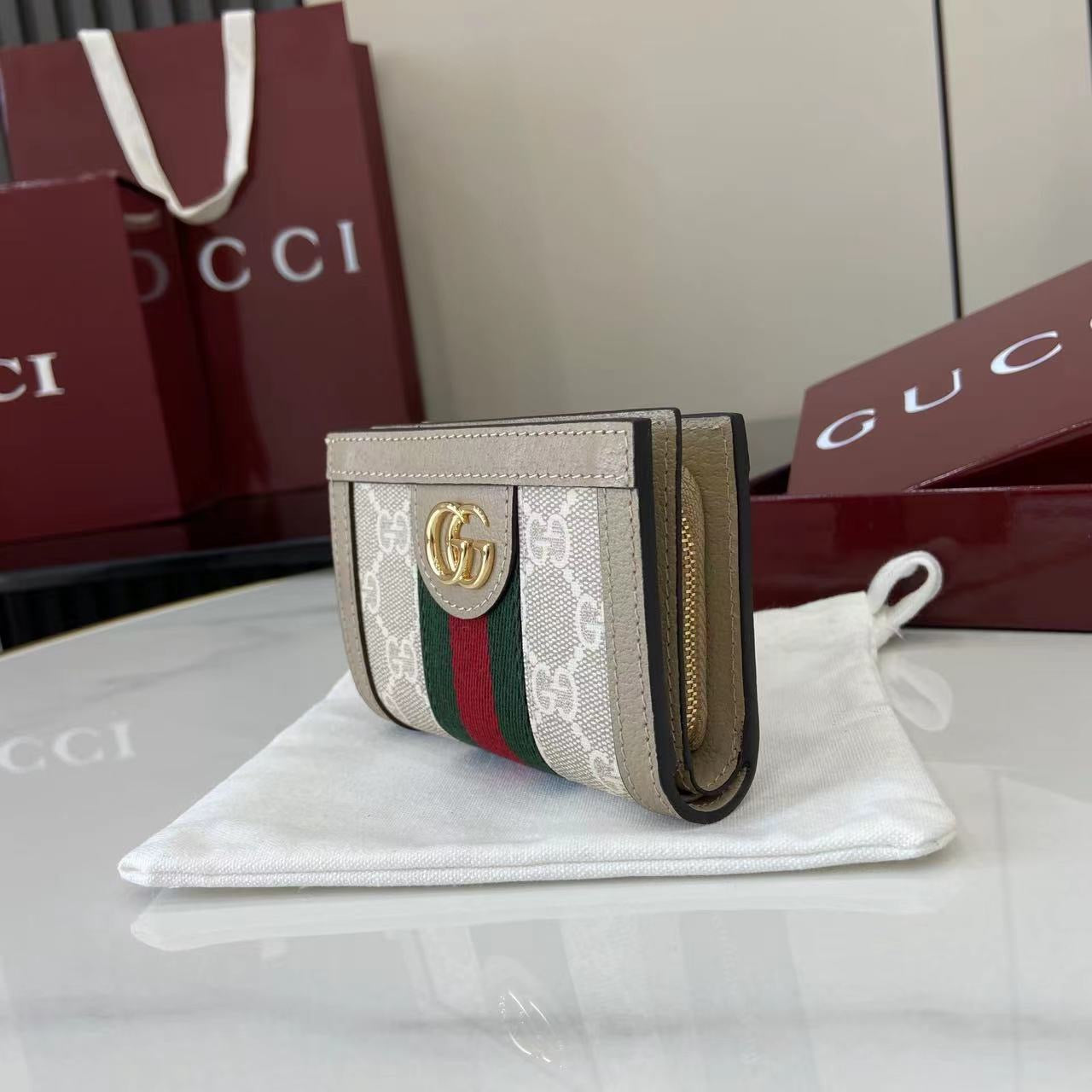 구찌 오피디아 스몰 사이즈 지갑