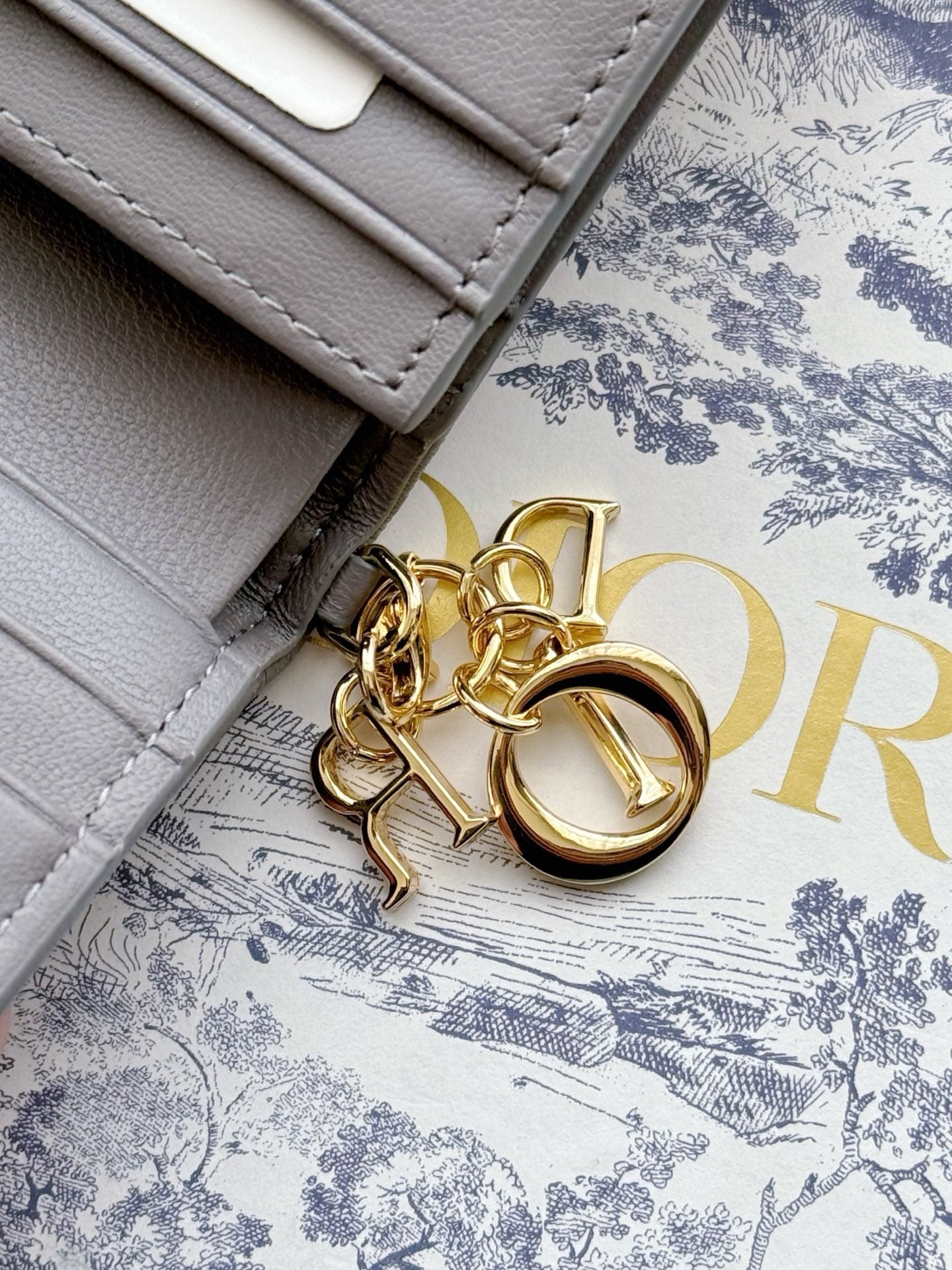 디올 레이디 반지갑