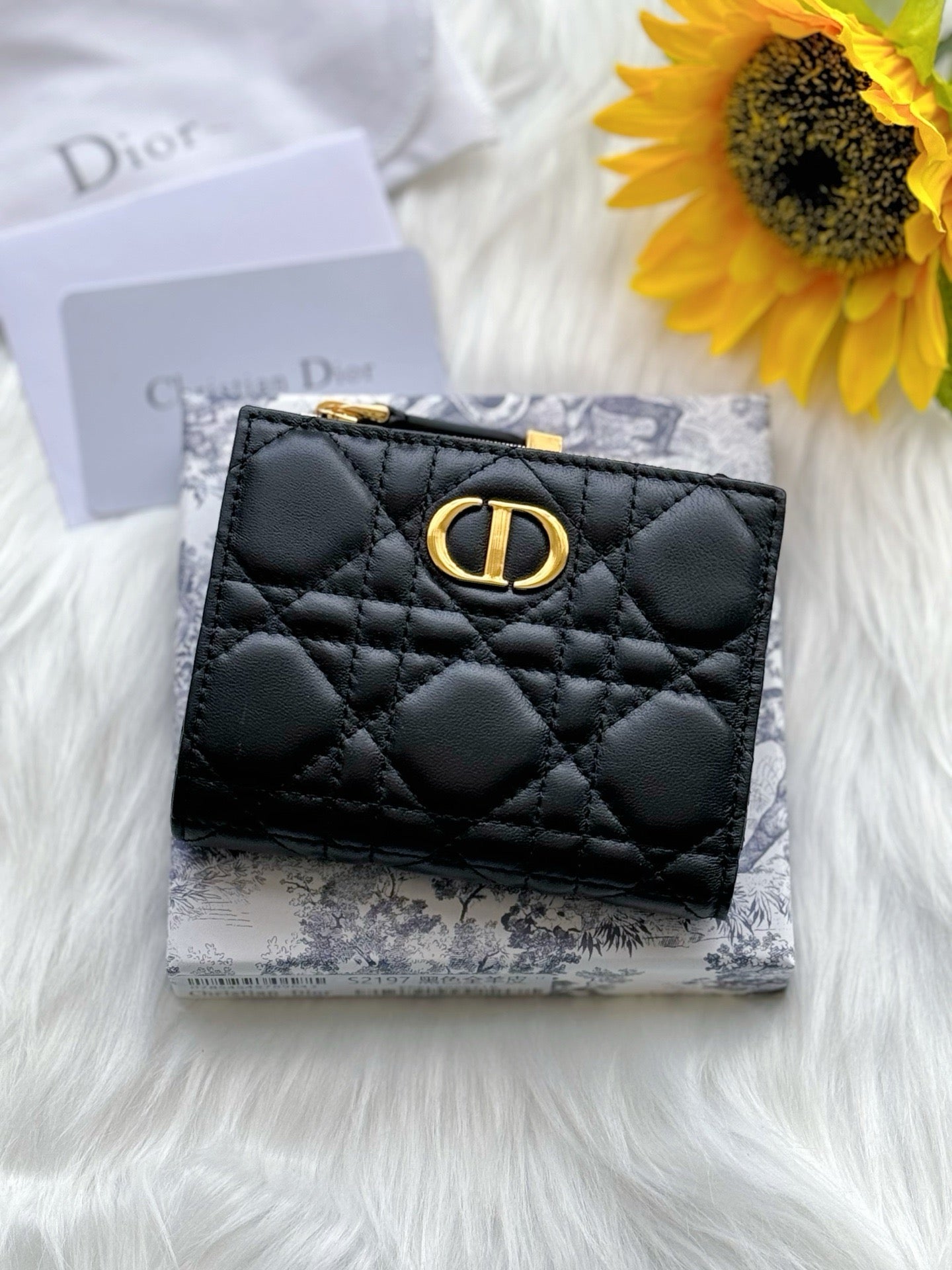 디올 카로 달리아 지갑