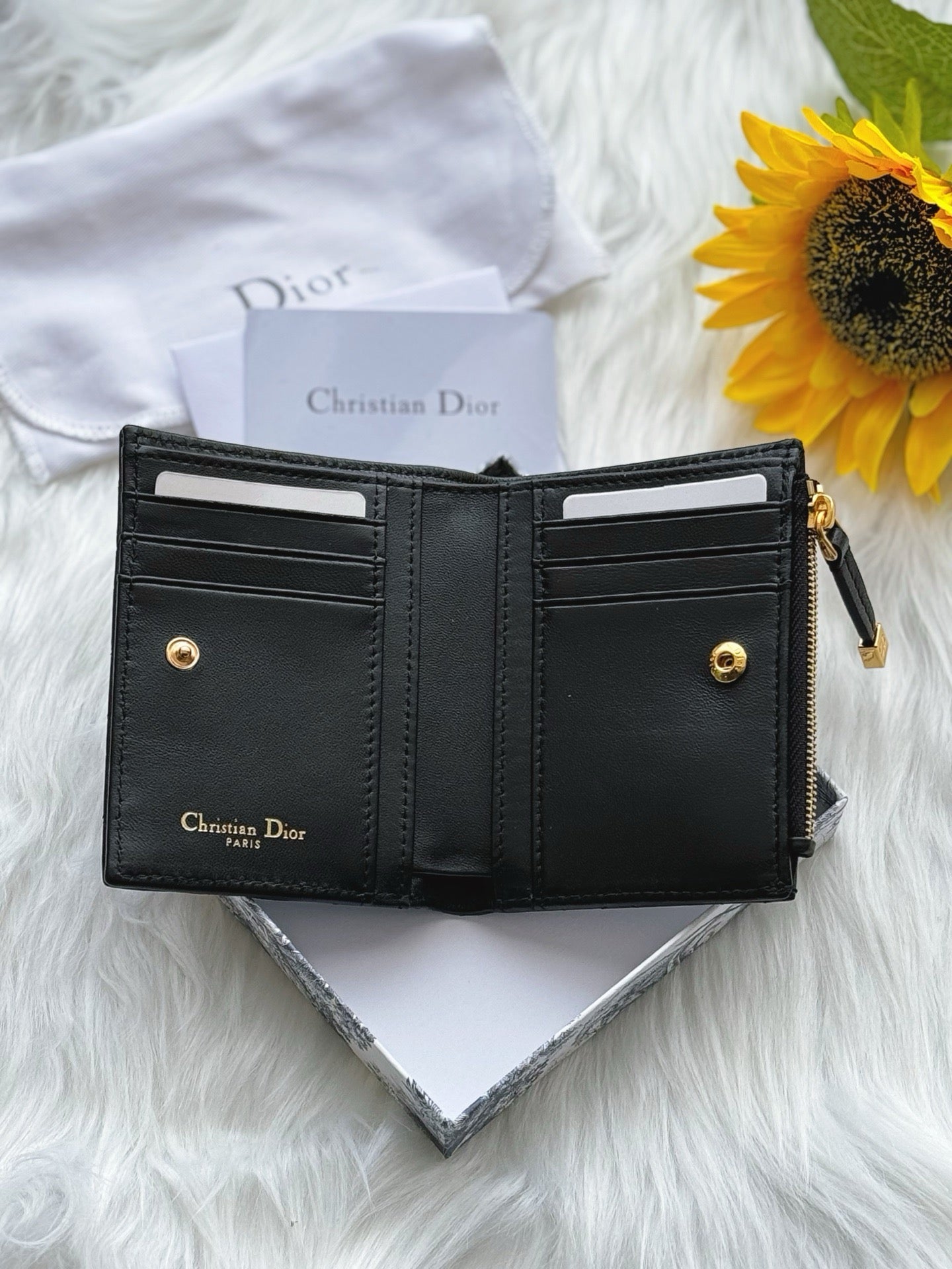 디올 카로 달리아 지갑
