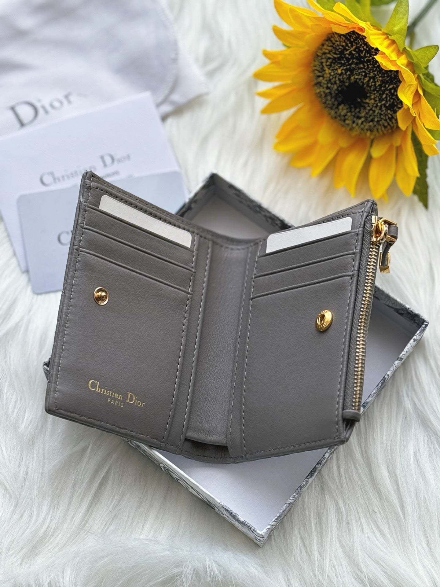 디올 카로 달리아 지갑