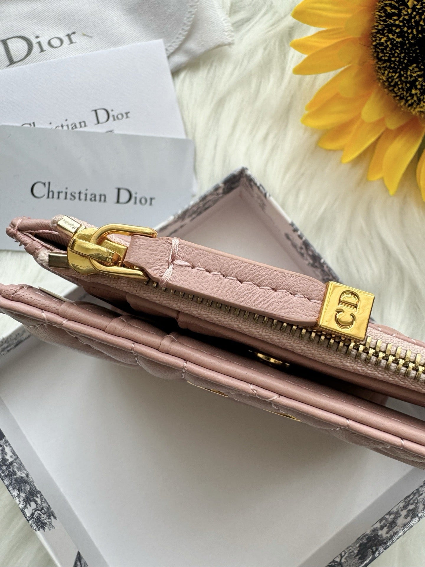 디올 카로 달리아 지갑