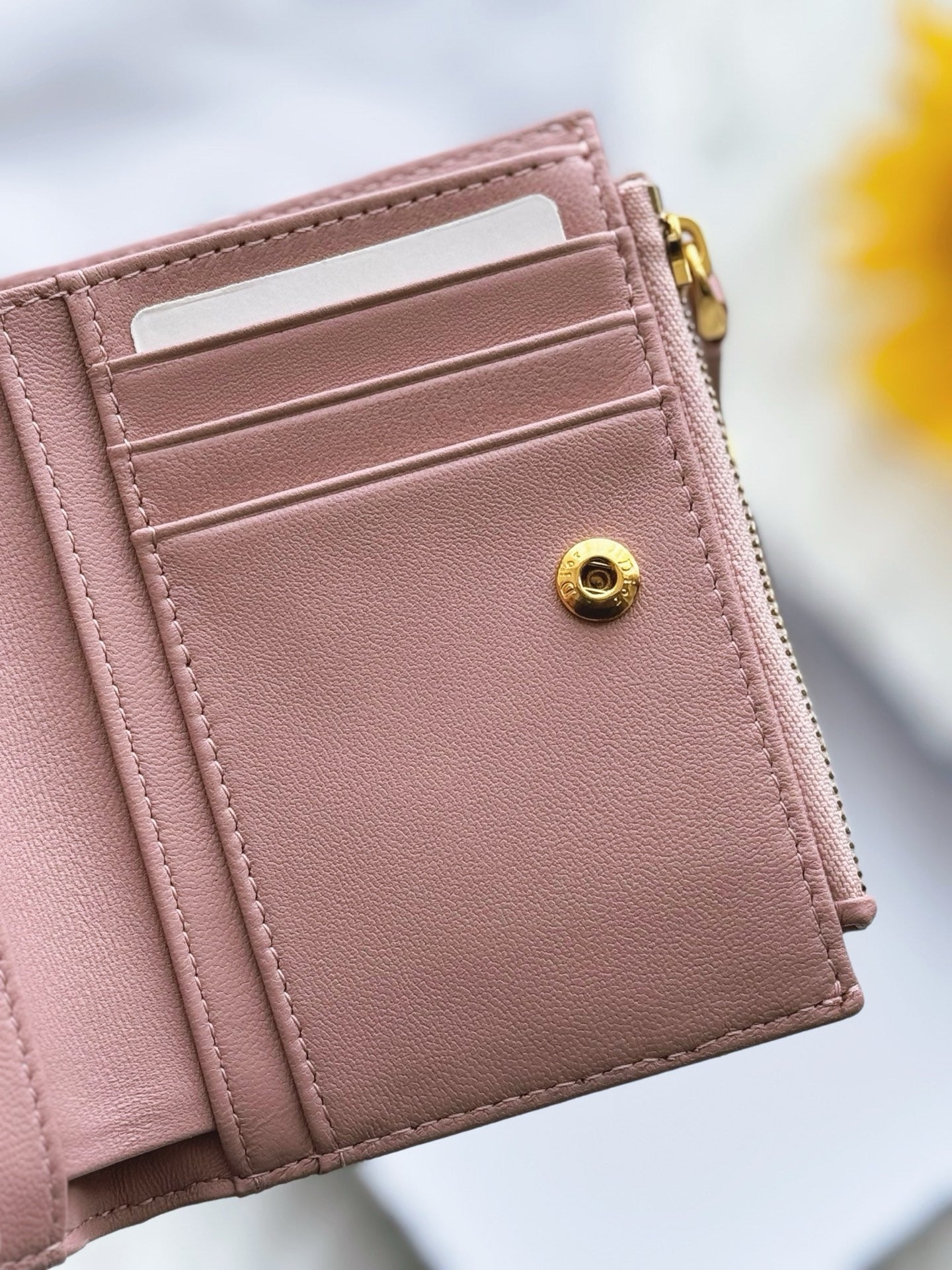 디올 카로 달리아 지갑