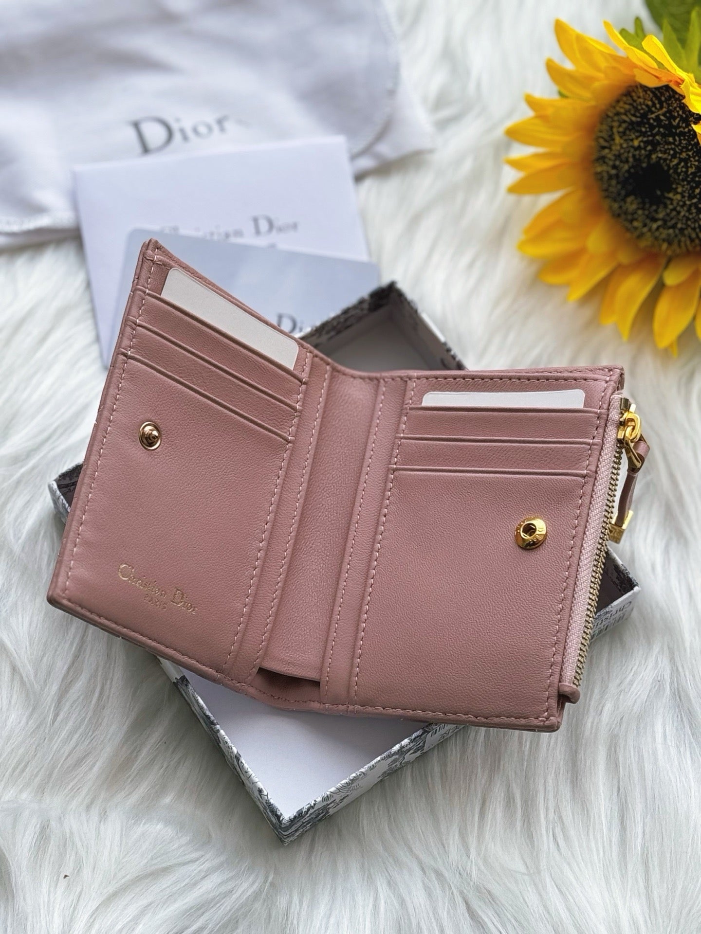 디올 카로 달리아 지갑