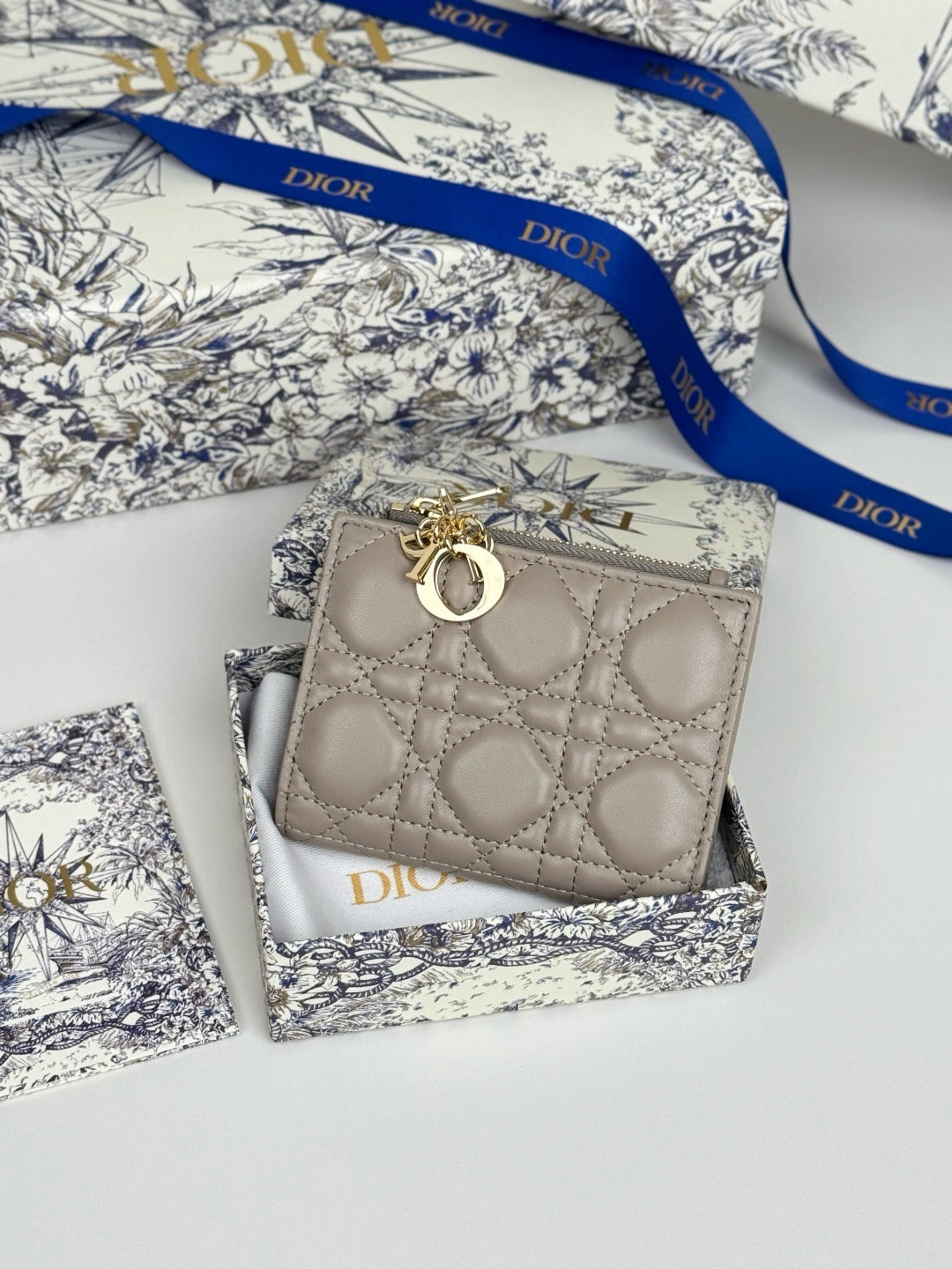 디올 레이디 달리아 지갑