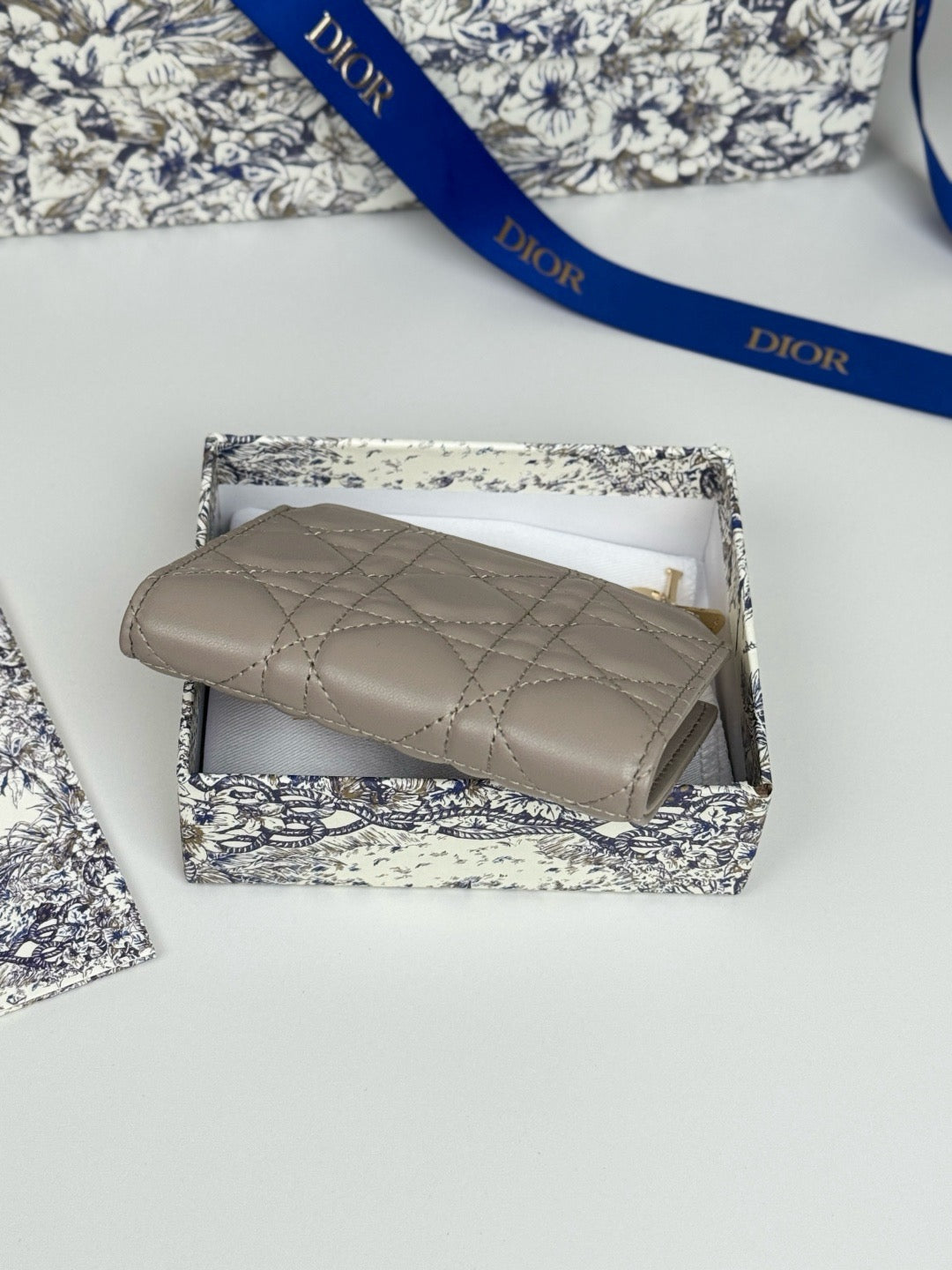 디올 레이디 달리아 지갑