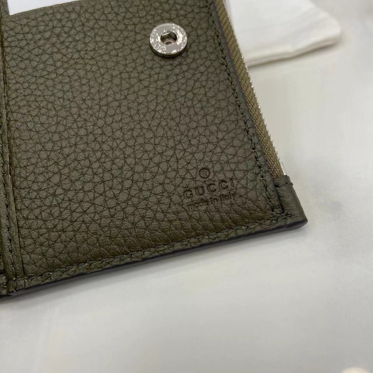 구찌 그레인드 가죽 로고 지퍼 지갑