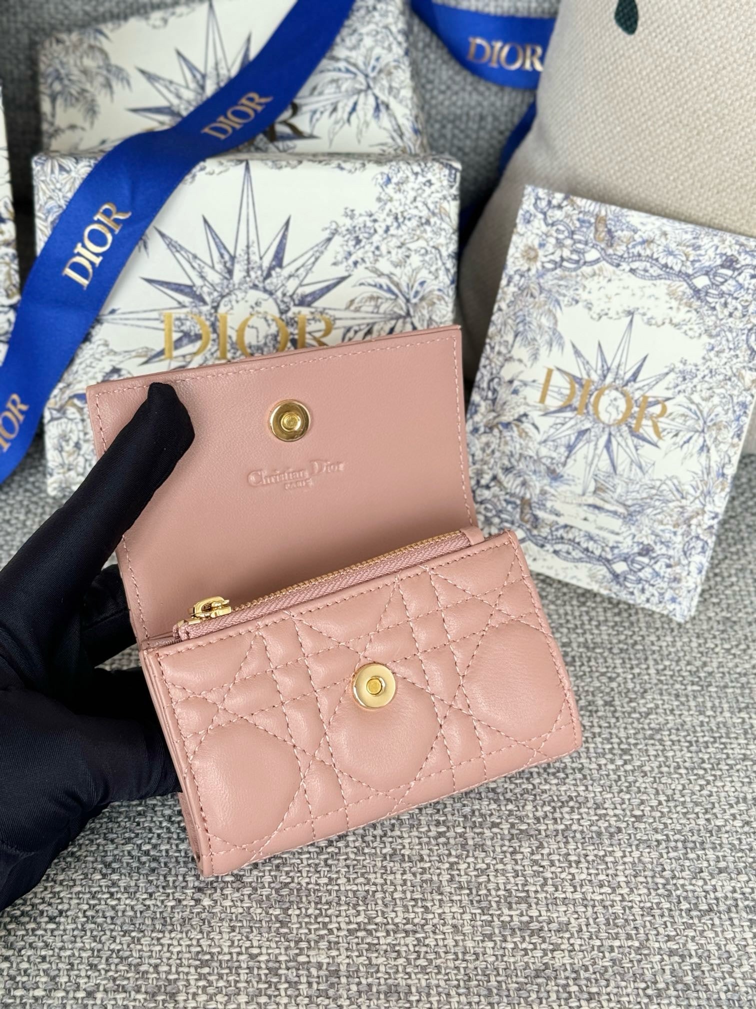 디올 글리신 지갑