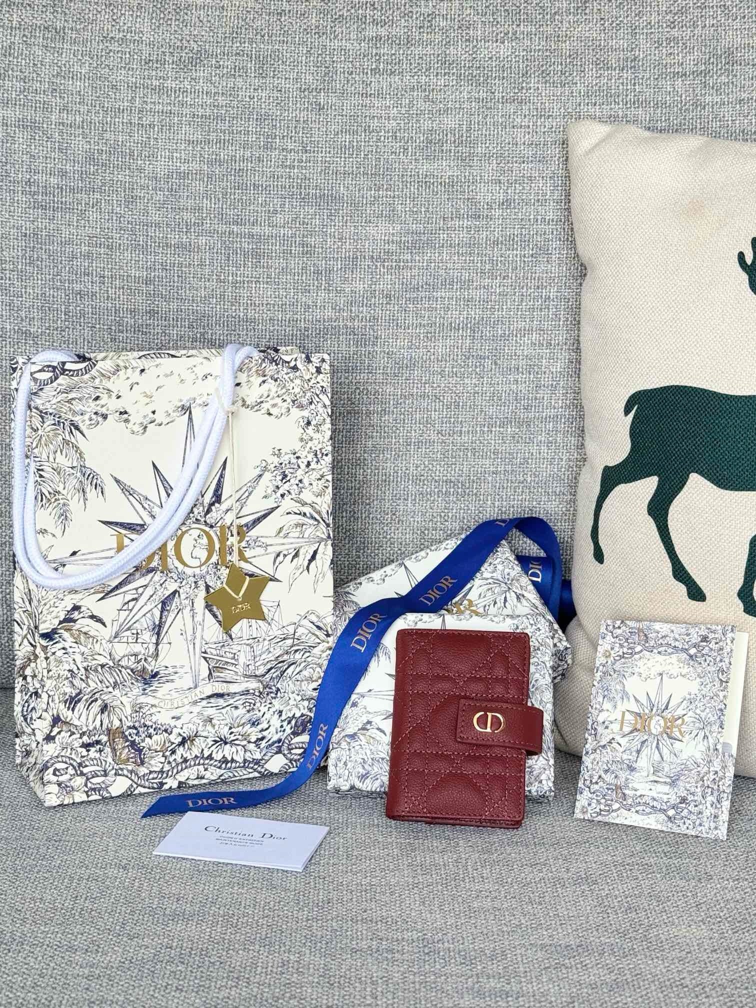 디올 카로 단델리온 카드 지갑