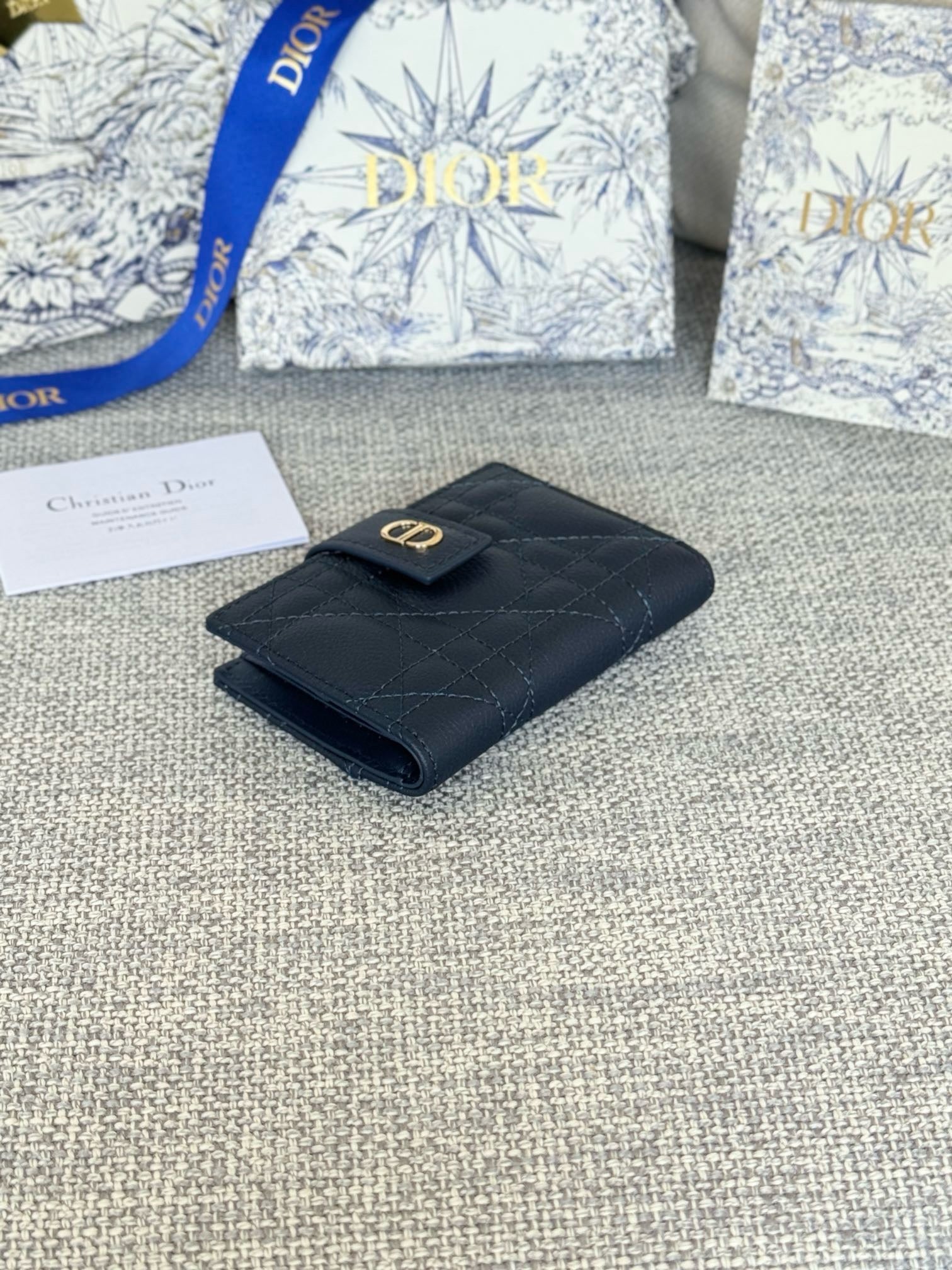 디올 카로 단델리온 카드 지갑