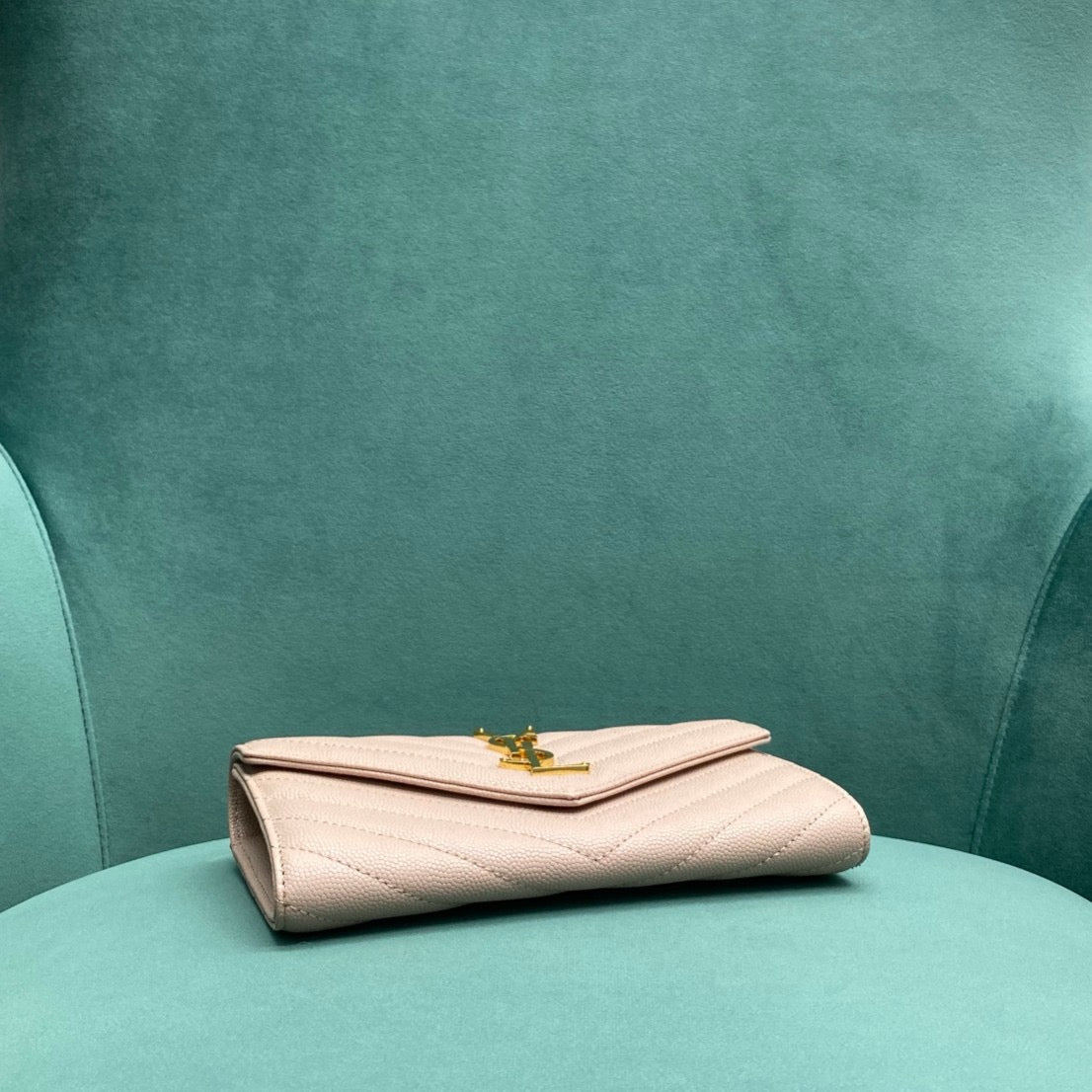 생로랑 카산드라 마테라쎄 플랩 장지갑