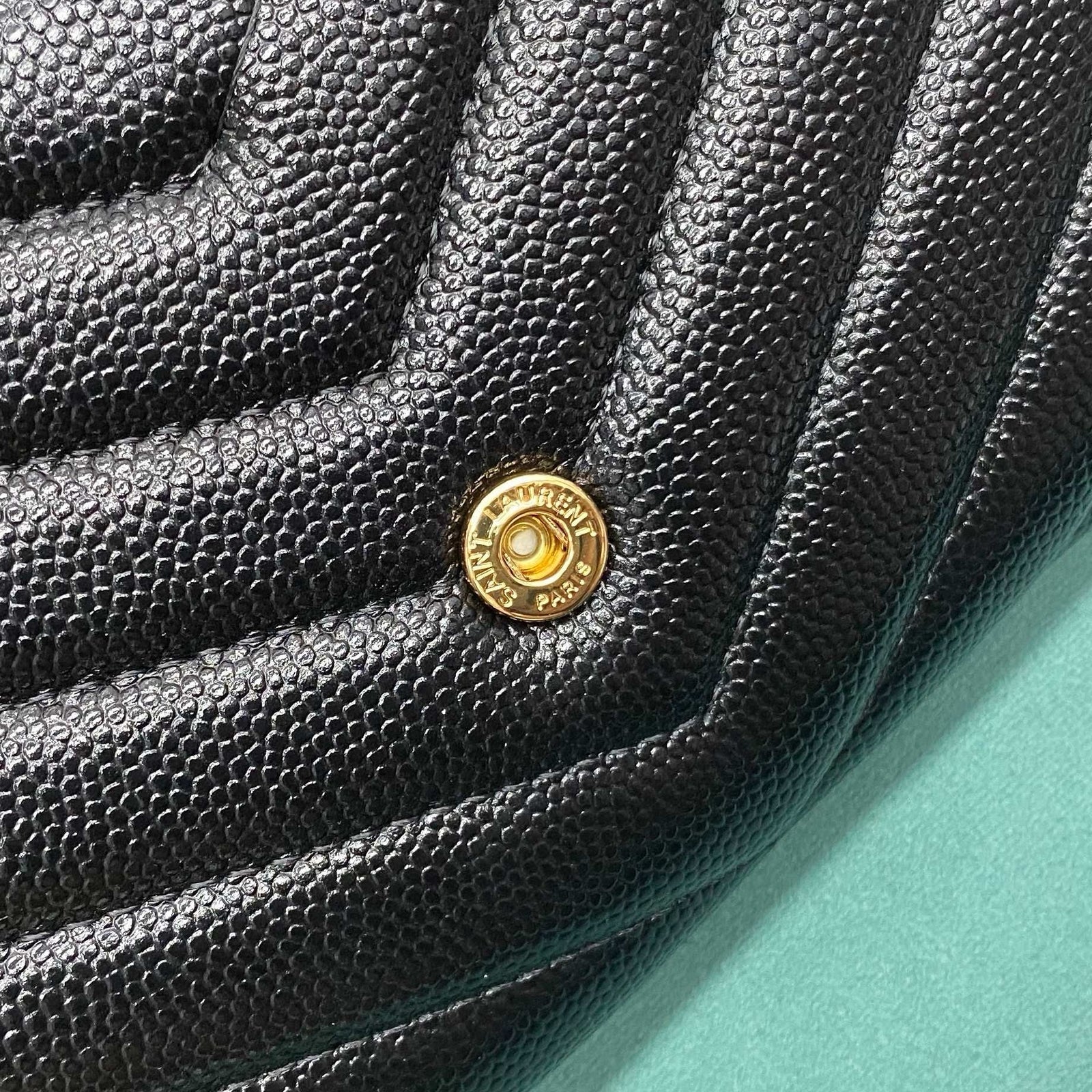 생로랑 카산드라 마테라쎄 플랩 장지갑