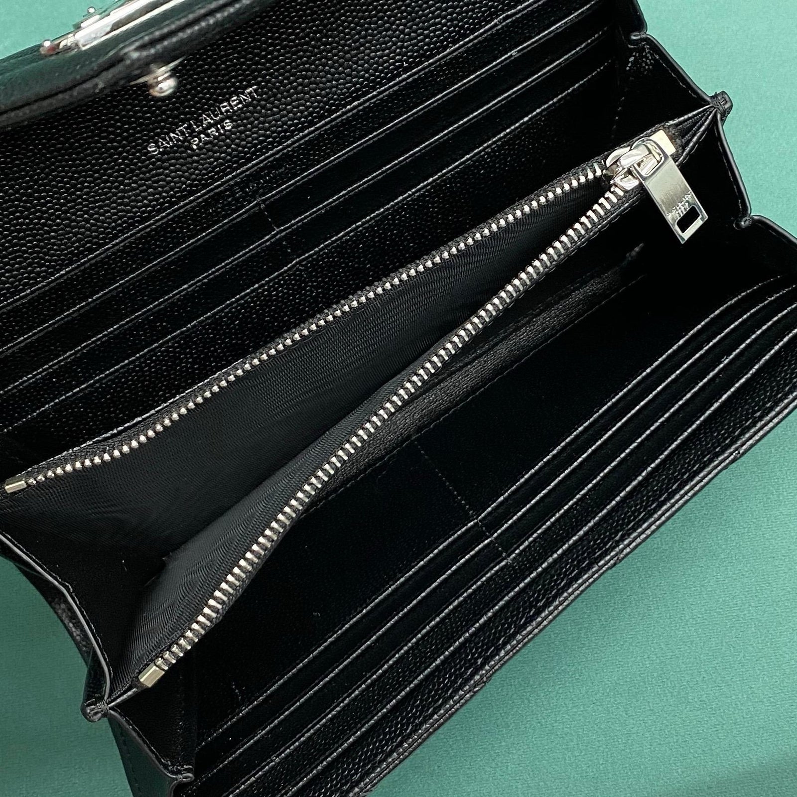 생로랑 카산드라 마테라쎄 플랩 장지갑