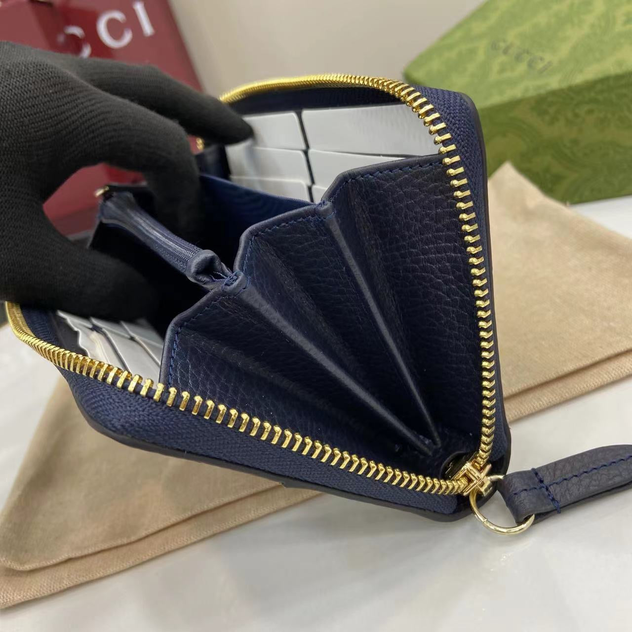 구찌 GG 마몽트 지퍼 장지갑 캔버스