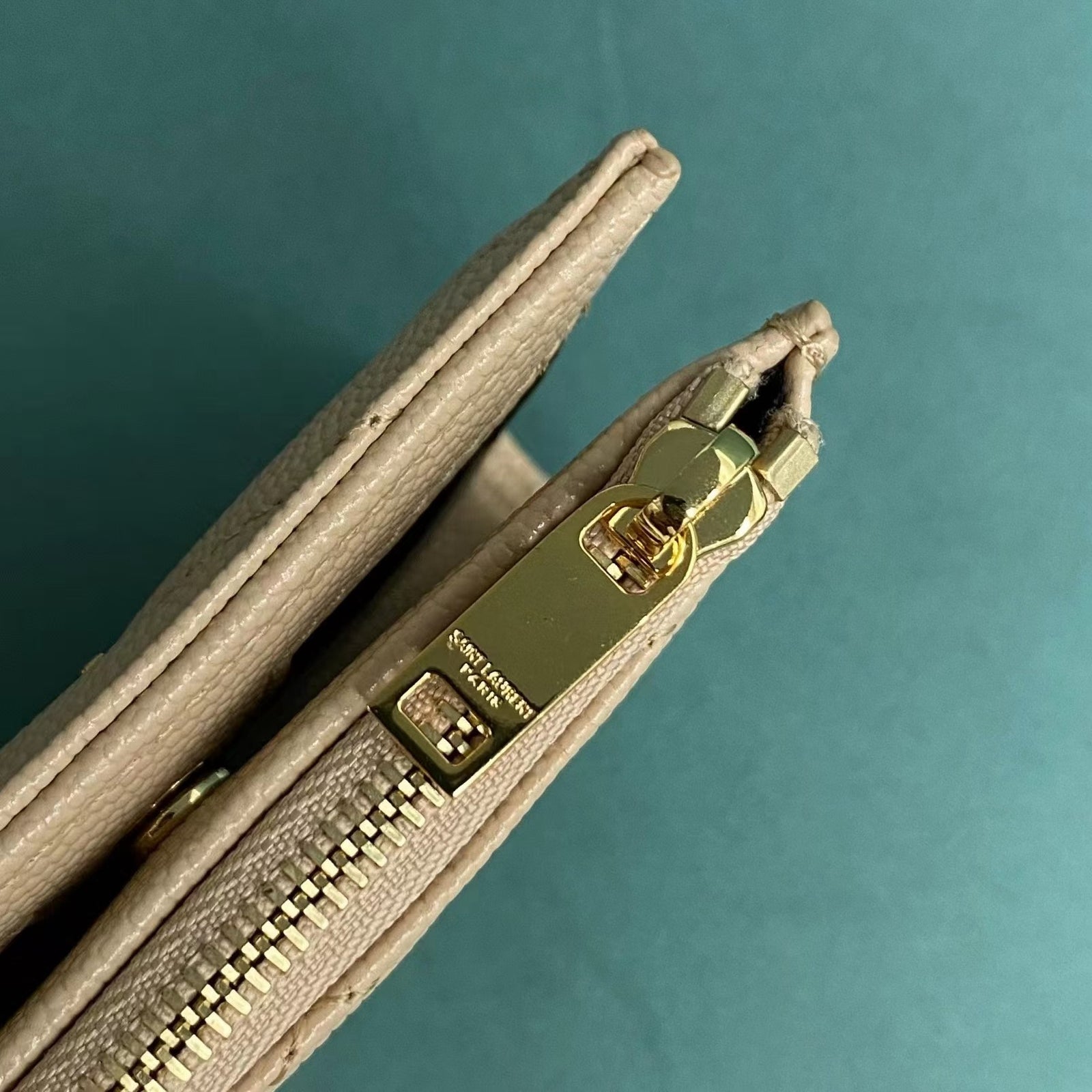 생로랑 카산드라 마테라쎄 반지갑