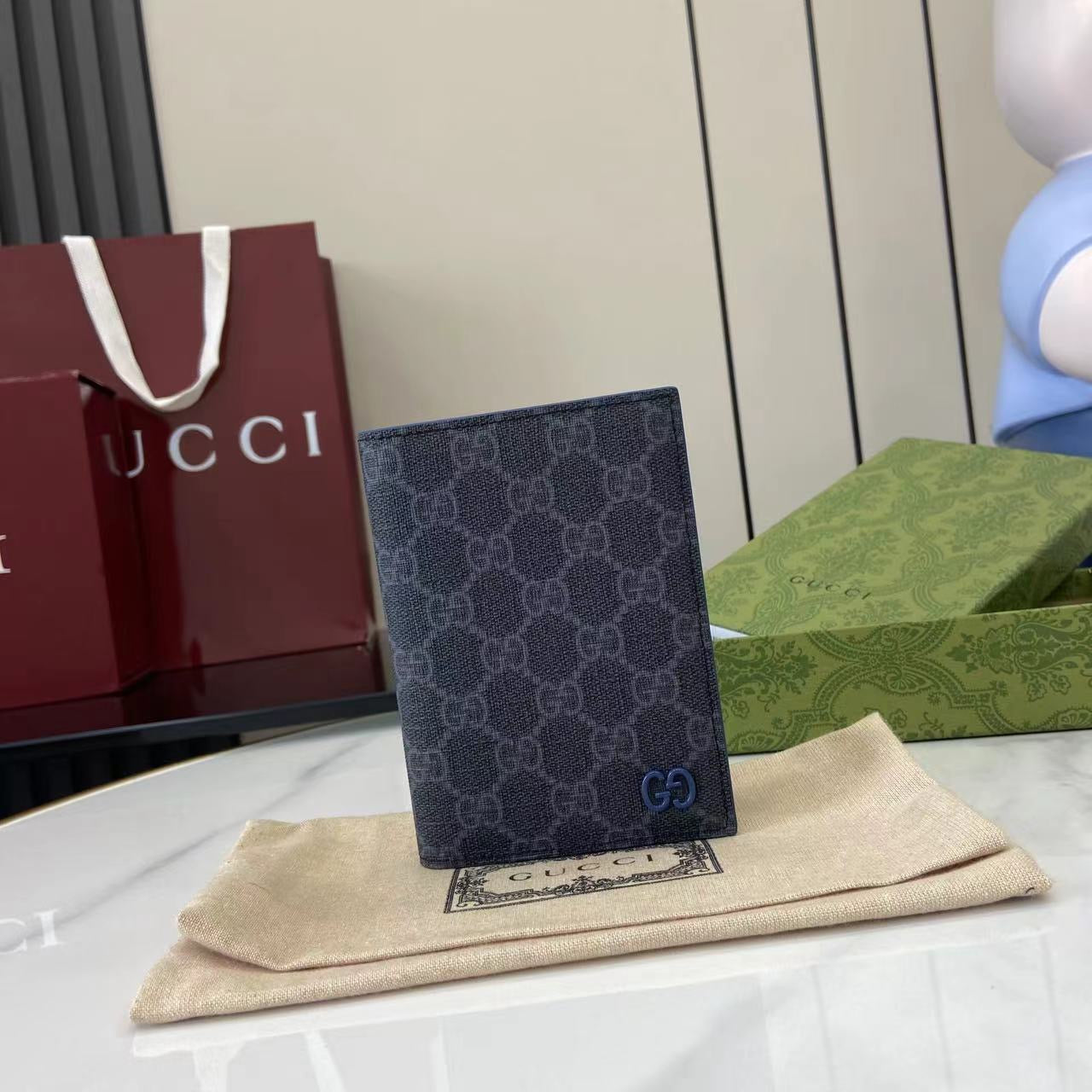 구찌 GG 여권 케이스