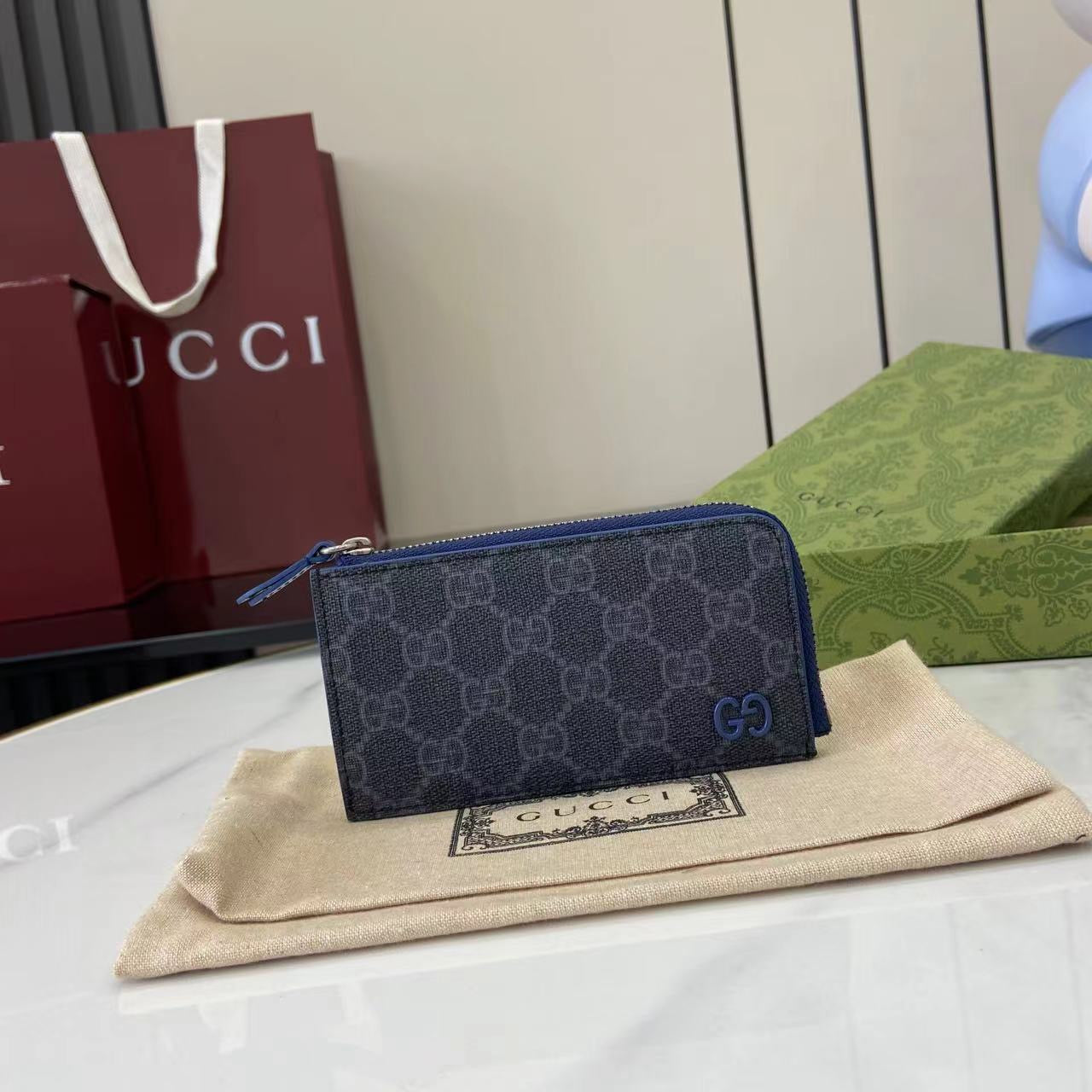 구찌 GG 디테일 지퍼 카드 지갑