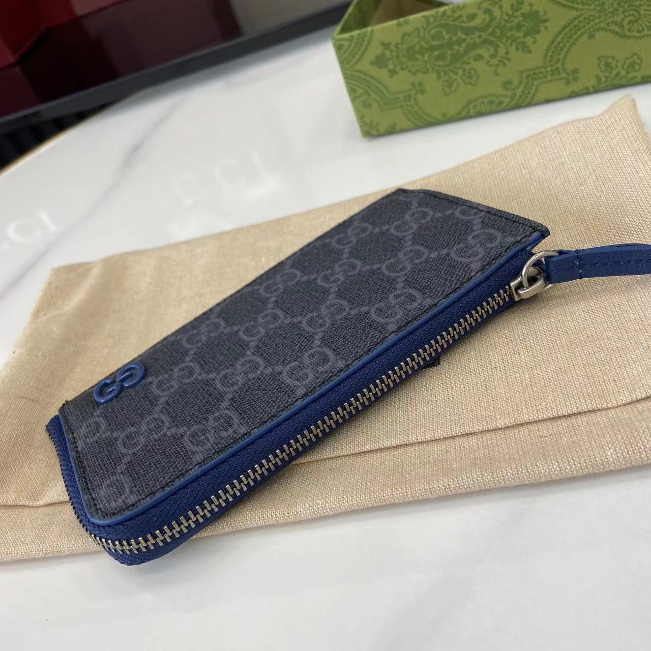구찌 GG 디테일 지퍼 카드 지갑