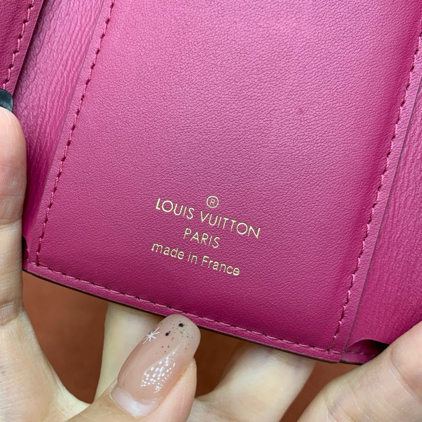 루이비통 카퓌신 월렛 토뤼옹