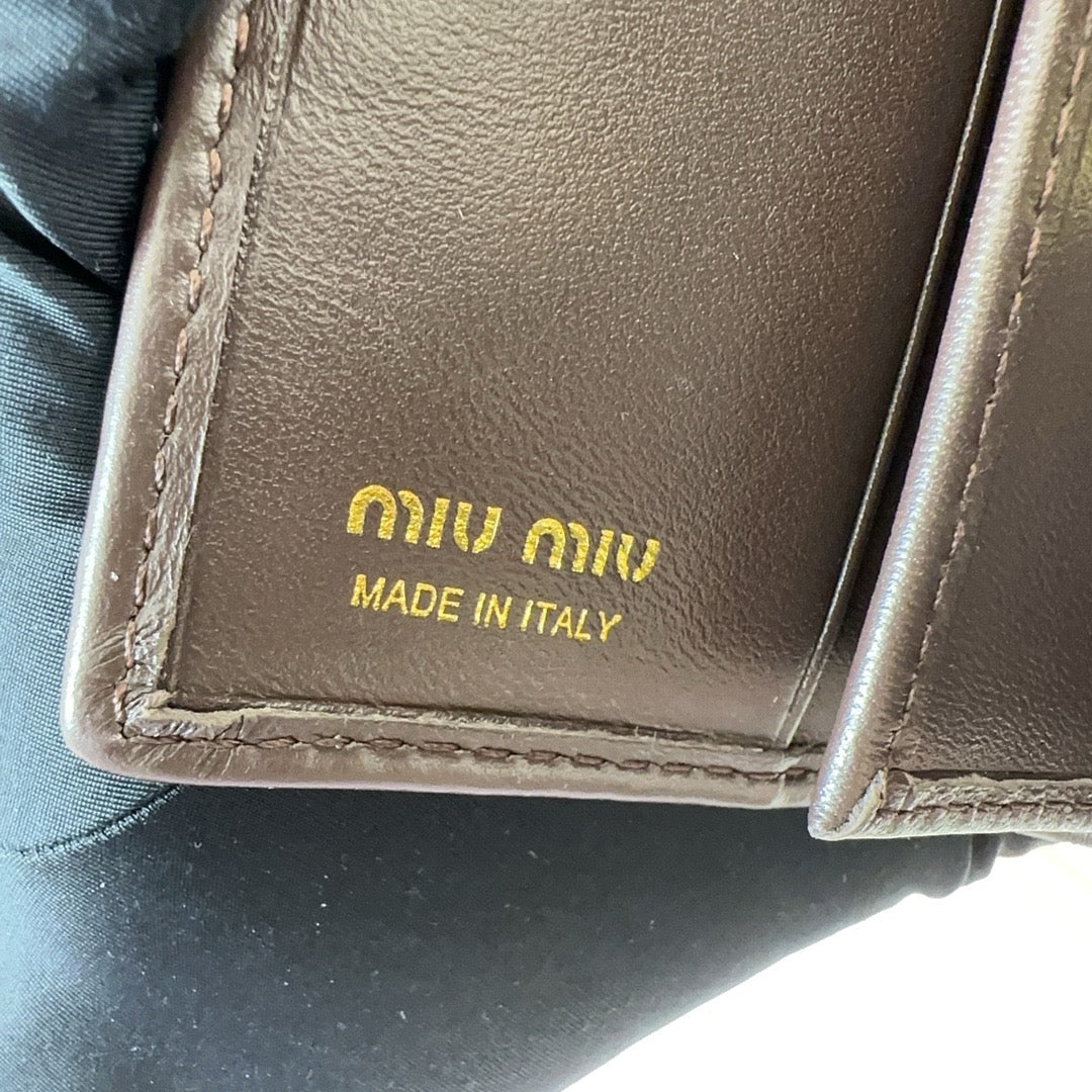 미우미우 마테라쎄 나파 가죽 반지갑