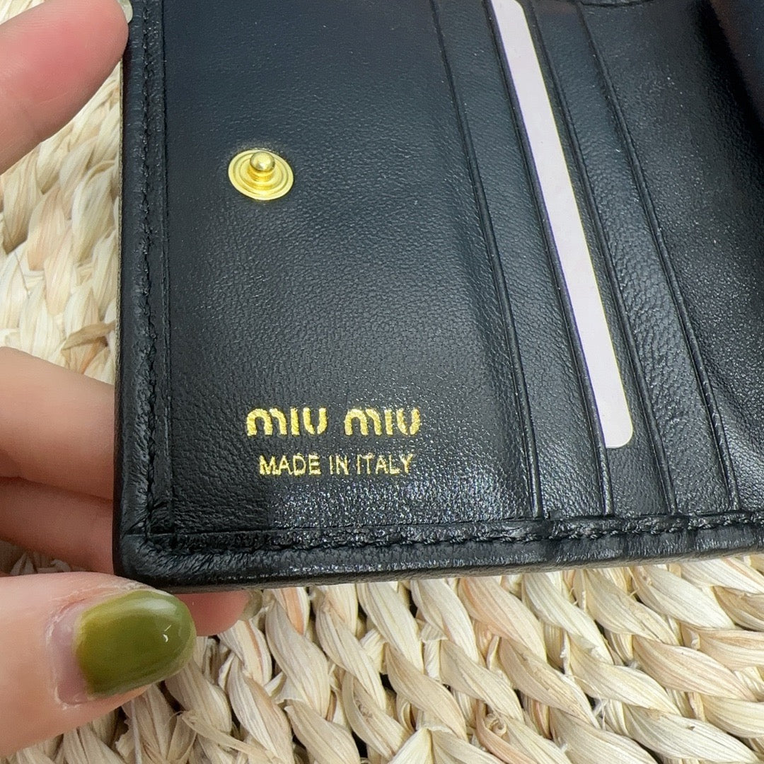 미우미우 마테라쎄 나파 가죽 반지갑