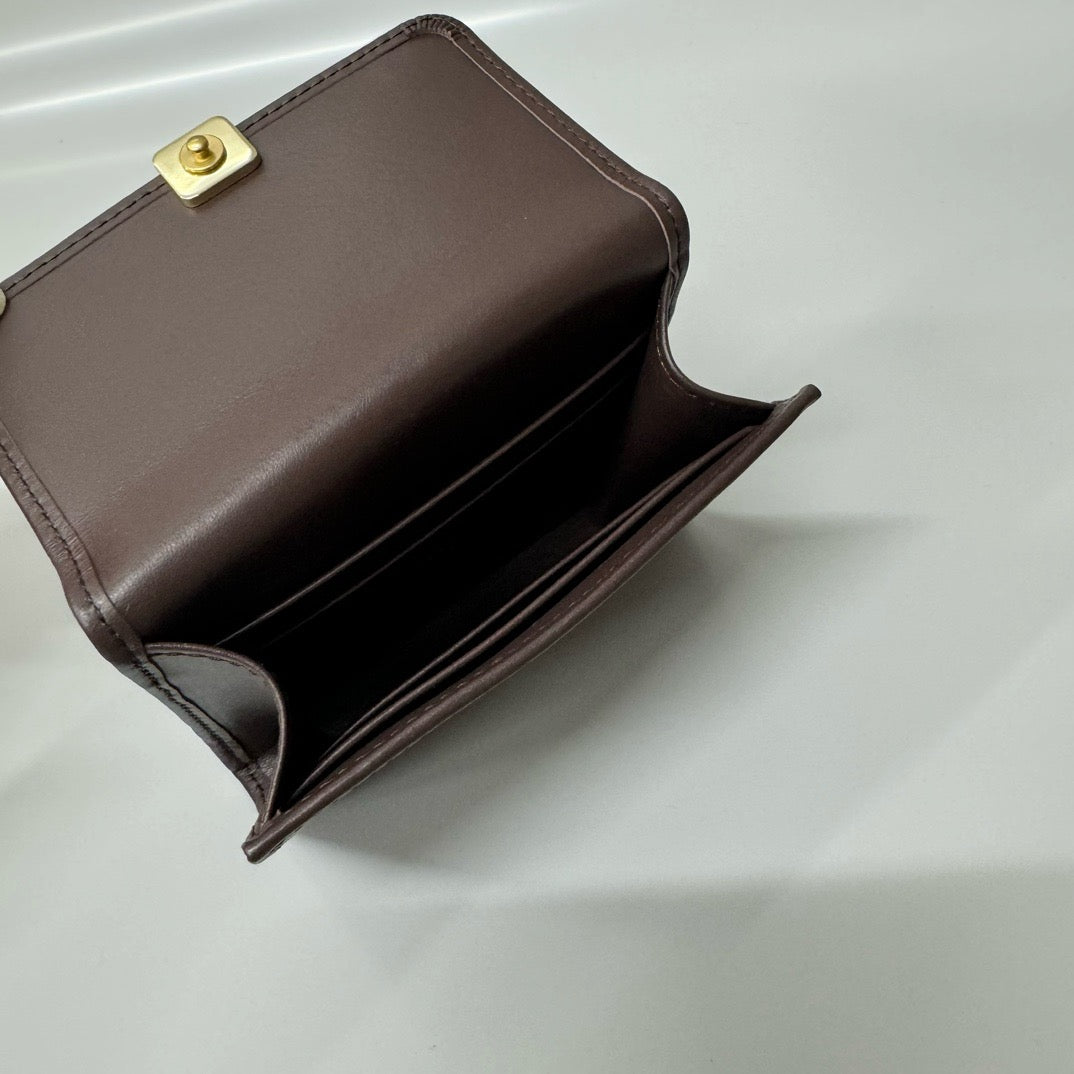 미우미우 로고 레더 반지갑