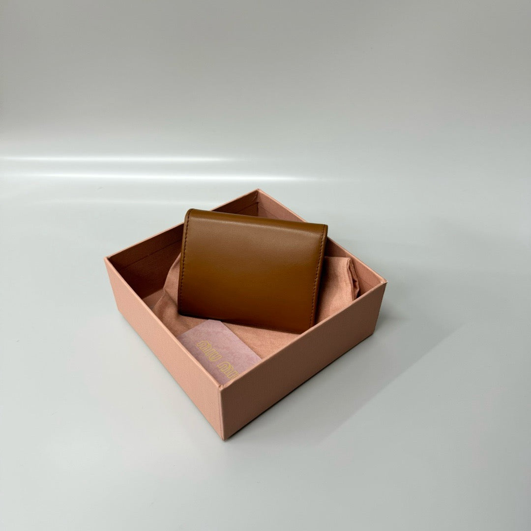 미우미우 로고 레더 반지갑