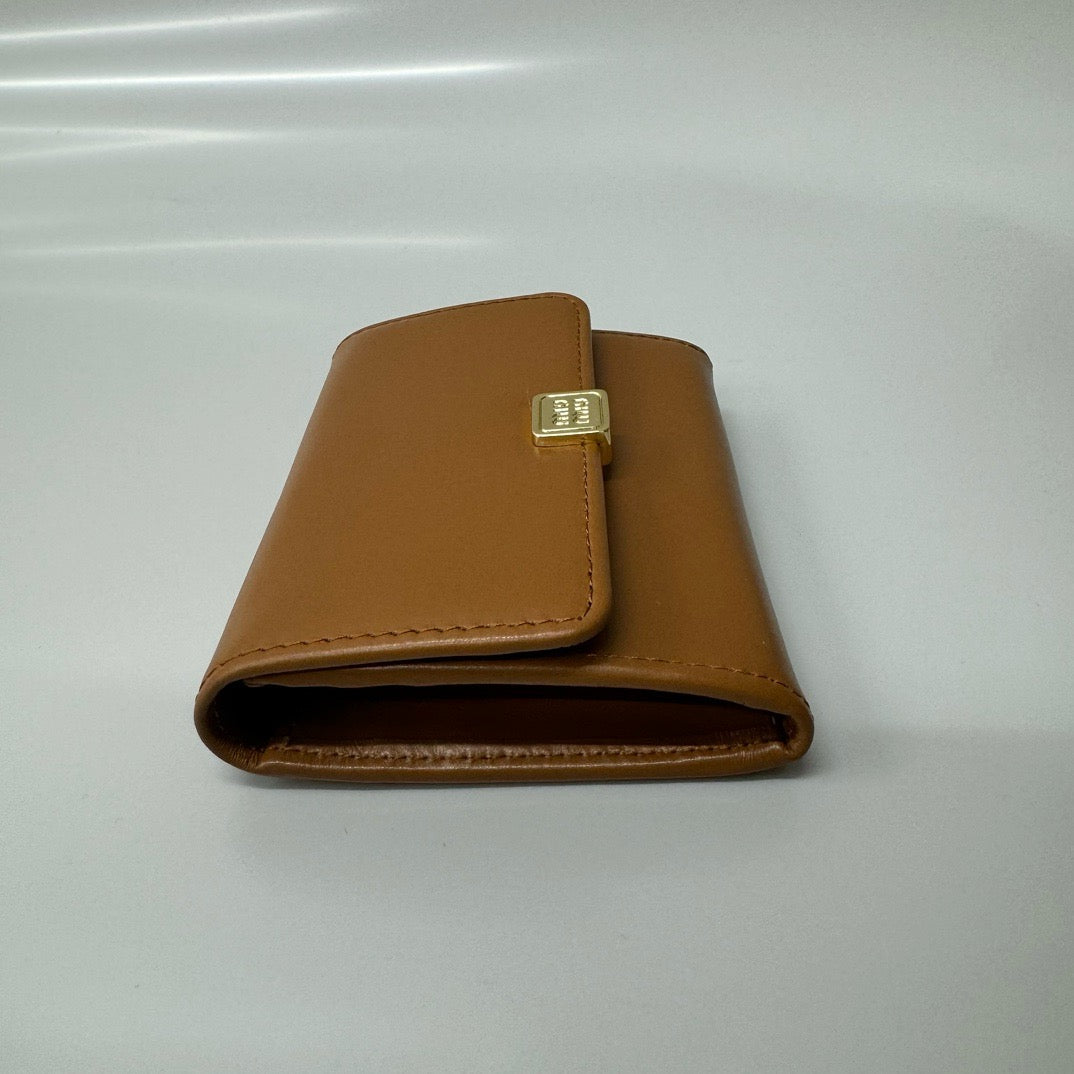 미우미우 로고 레더 반지갑