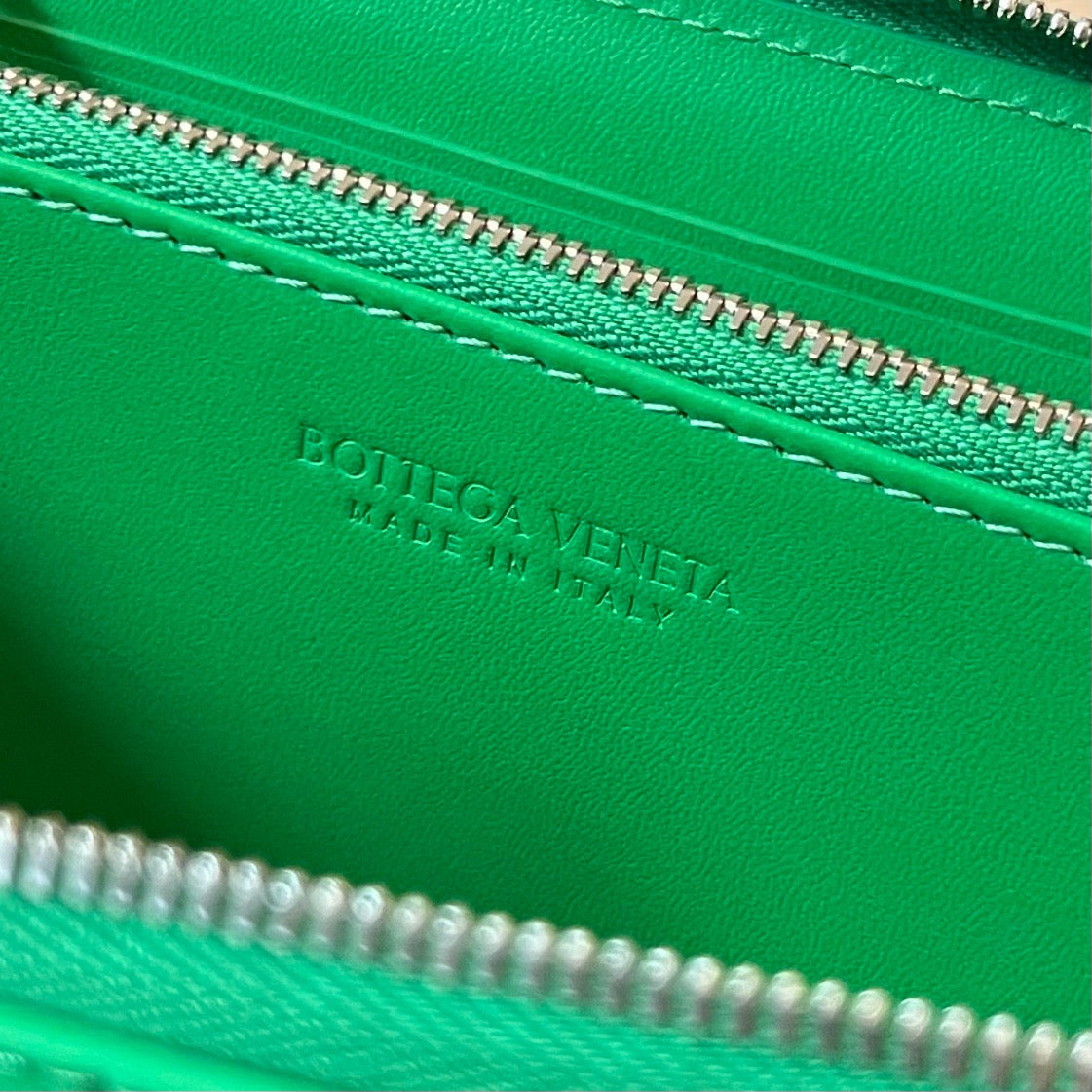 보테가 베네타 지퍼 어라운드 카세트 장지갑