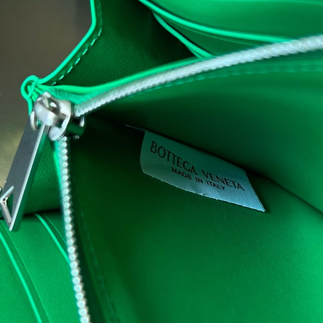 보테가 베네타 지퍼 어라운드 카세트 장지갑