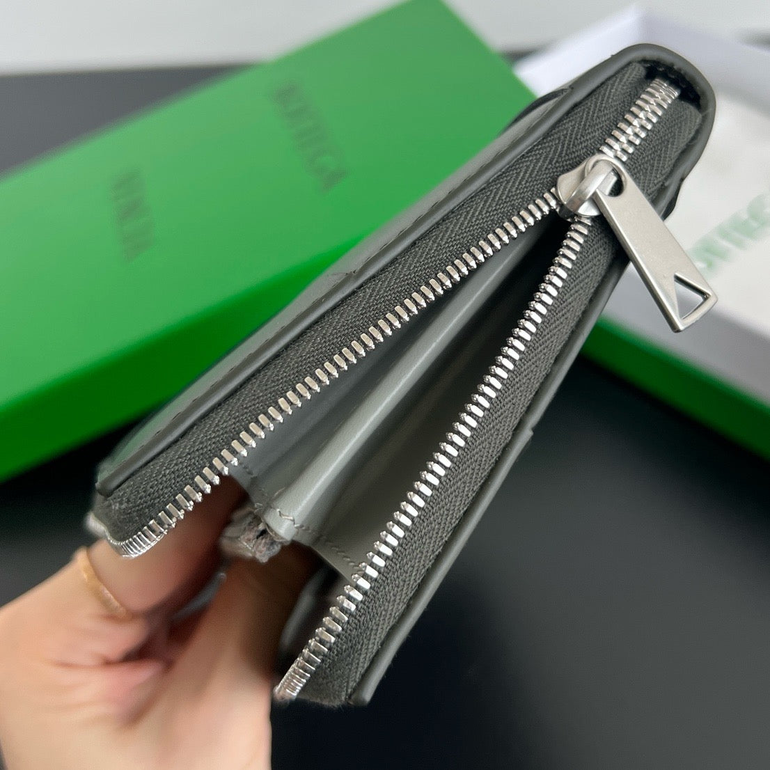 보테가 베네타 지퍼 어라운드 카세트 장지갑